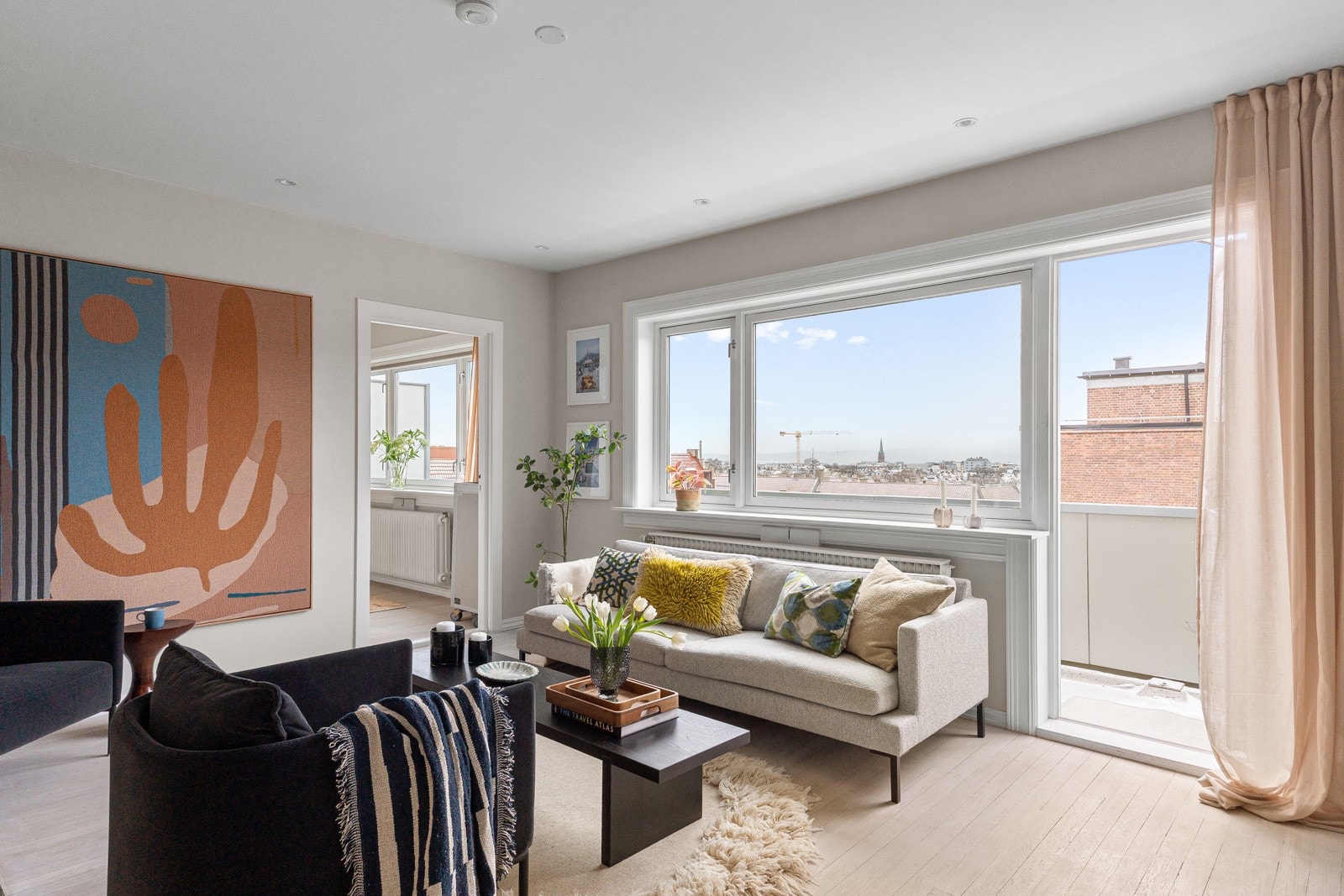 Aksel Walmsnæss v/PrivatMegleren Aksept har gleden av å presentere Wilhelm Færdens vei 13C - En sjelden mulighet i byggets 7. etasje! Galleribilde