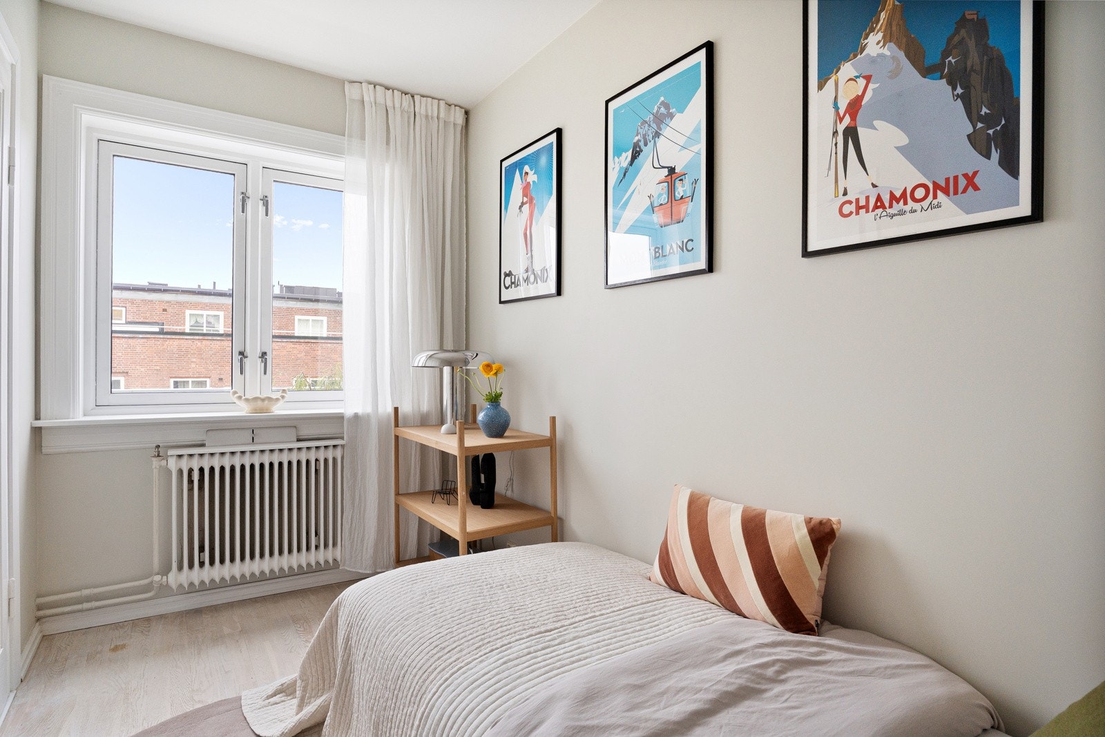 Rommet egner seg perfekt for gjester eller som kontor Galleribilde