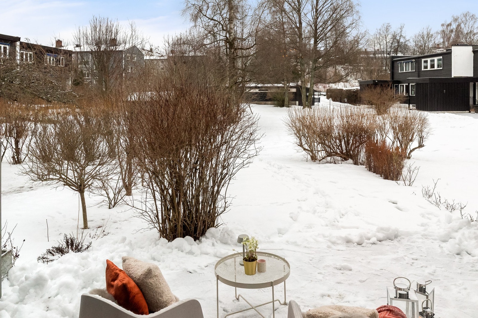 Solrik og barnevennlig hage i super trivelig nabolag Galleribilde