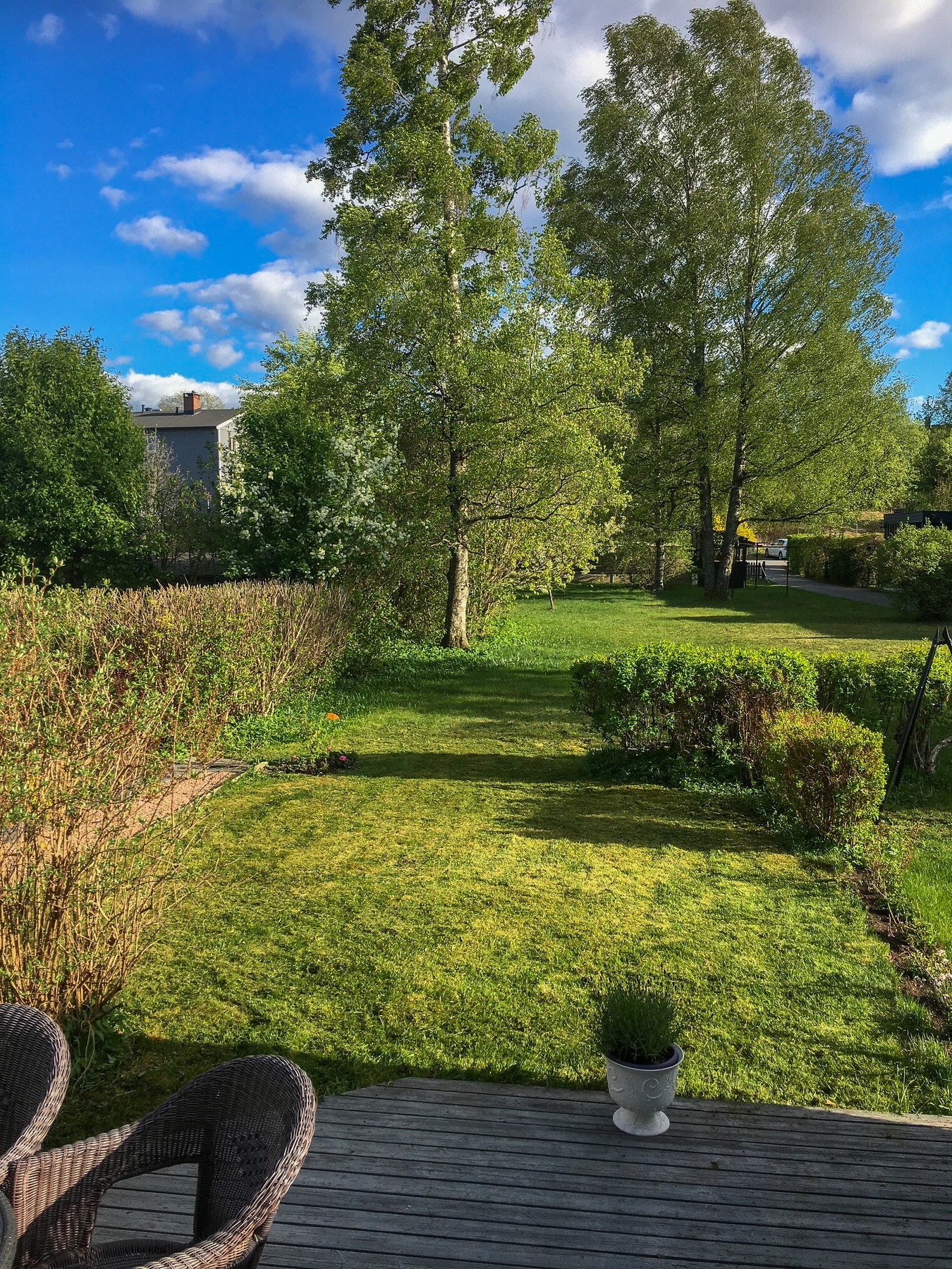 Boligen oppleves som ha få gjenboere da den grenser til et felles friareal (privat bilde) Galleribilde