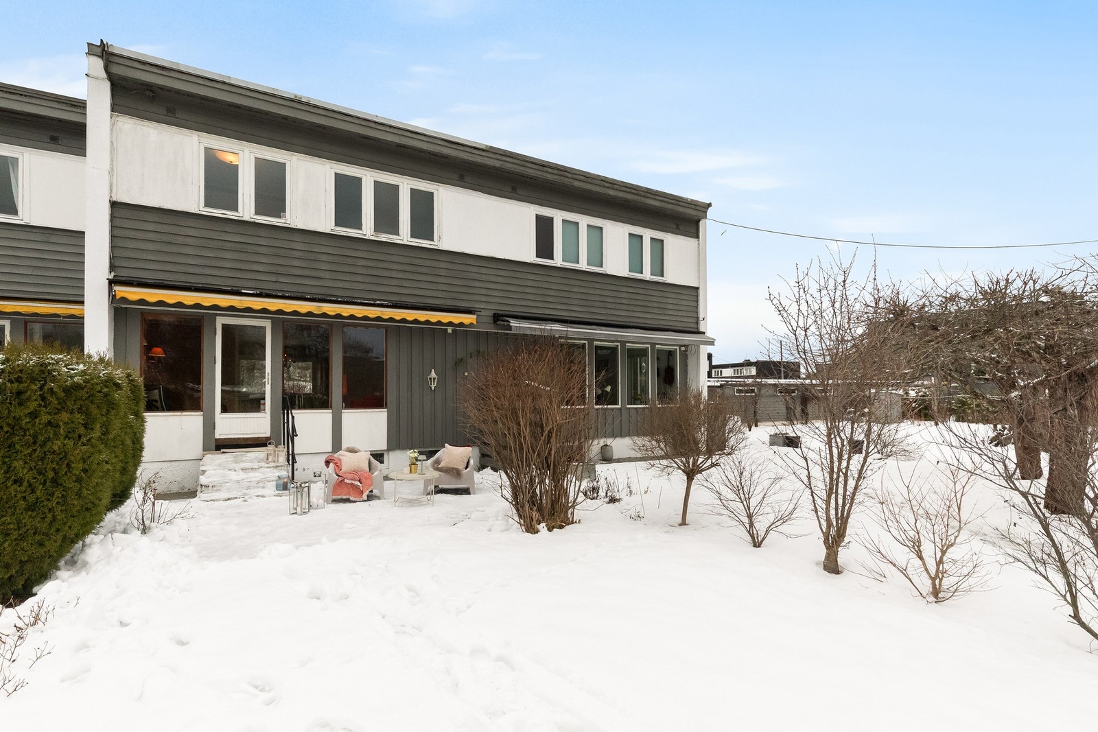 Til boligen følger det også en egen garasjeplass i en felles garasjerekke like ved boligen Galleribilde