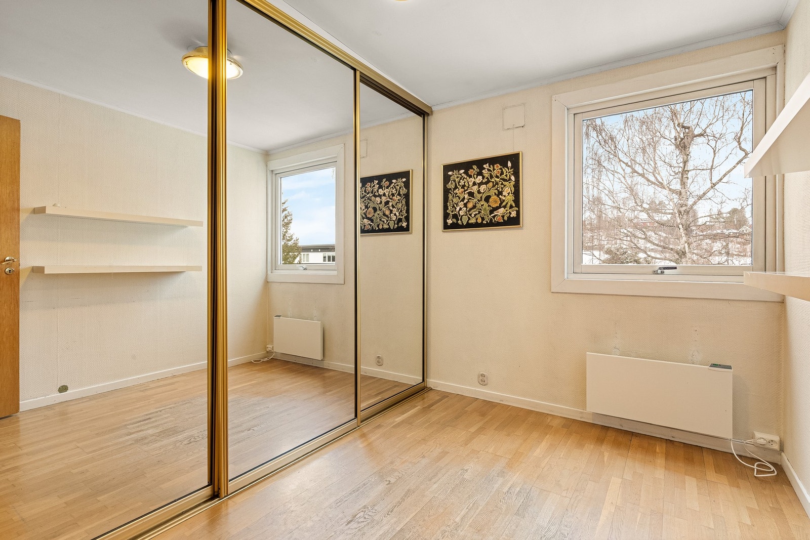 Soverom 4 har skyvedørsgarderobe Galleribilde