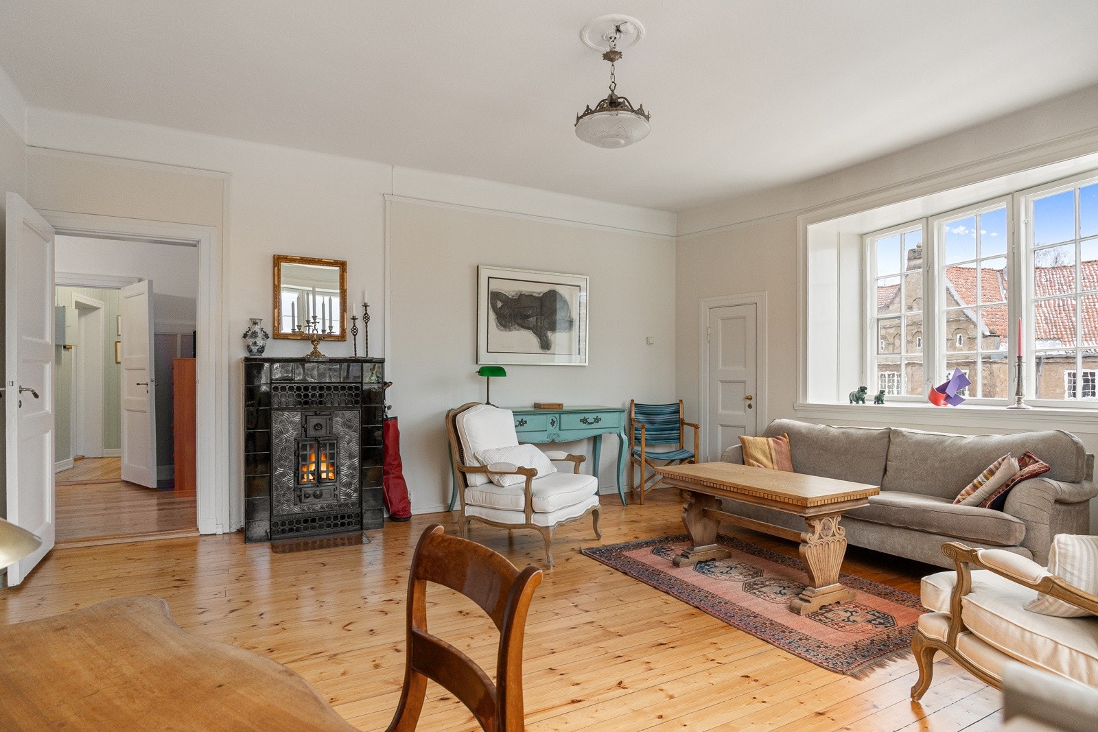 Leiligheten disponerer to stuer som gir en fleksibel og gjennomtenkt planløsning. Galleribilde