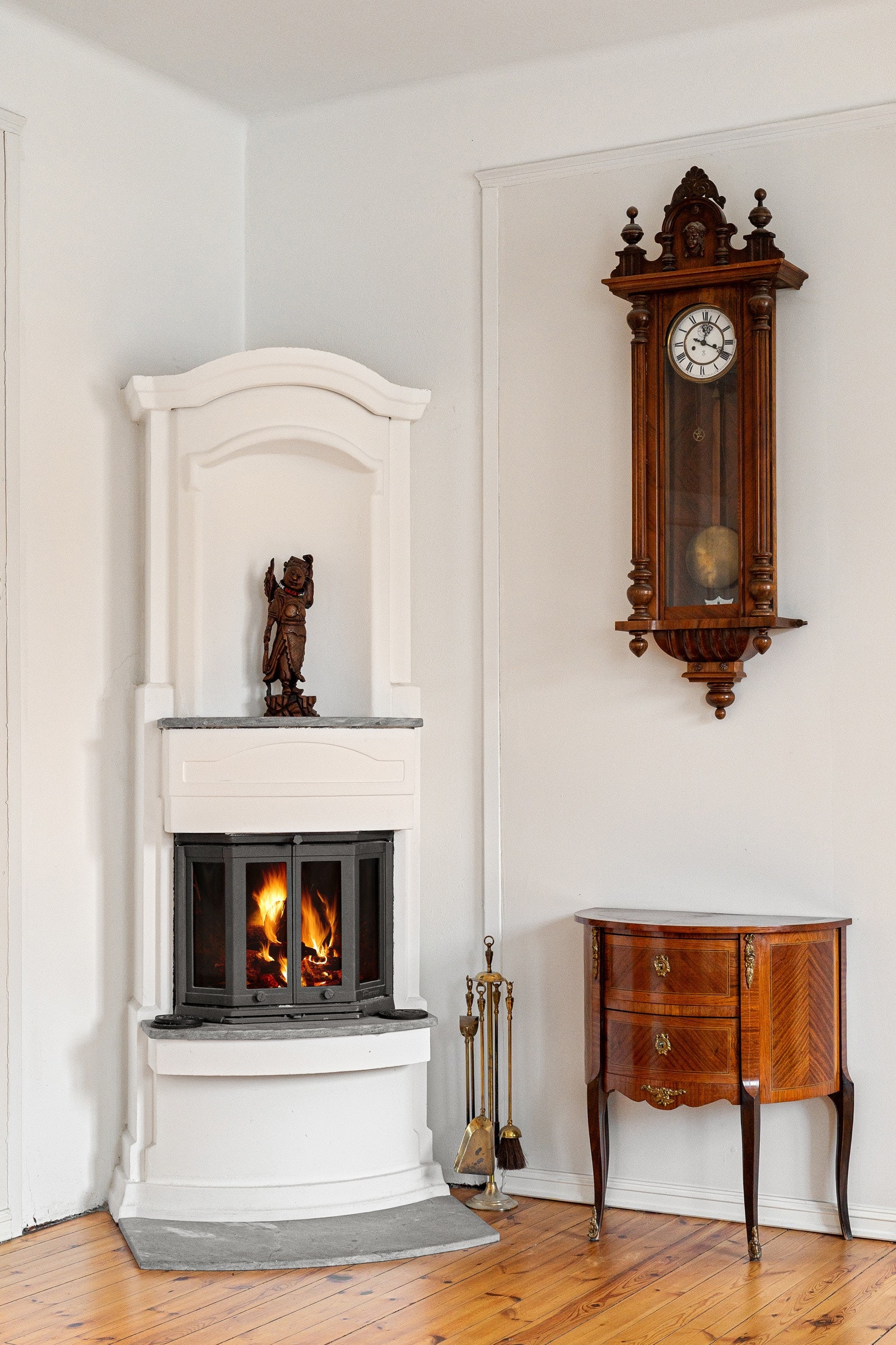 Det er også peis i stue II. Galleribilde