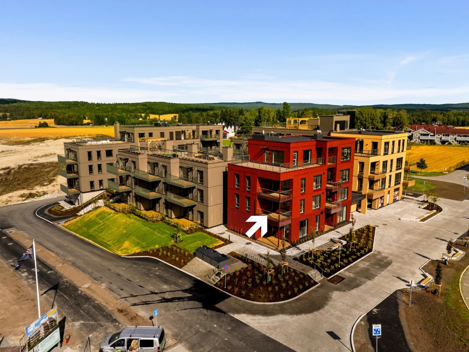 Nylig ferdigstillet prosjekt fra Bakke AS. Felles takterrasser, flott gårdstun, tilgang til fellesstue med kjøkken samt gjesteleilighet. Galleribilde