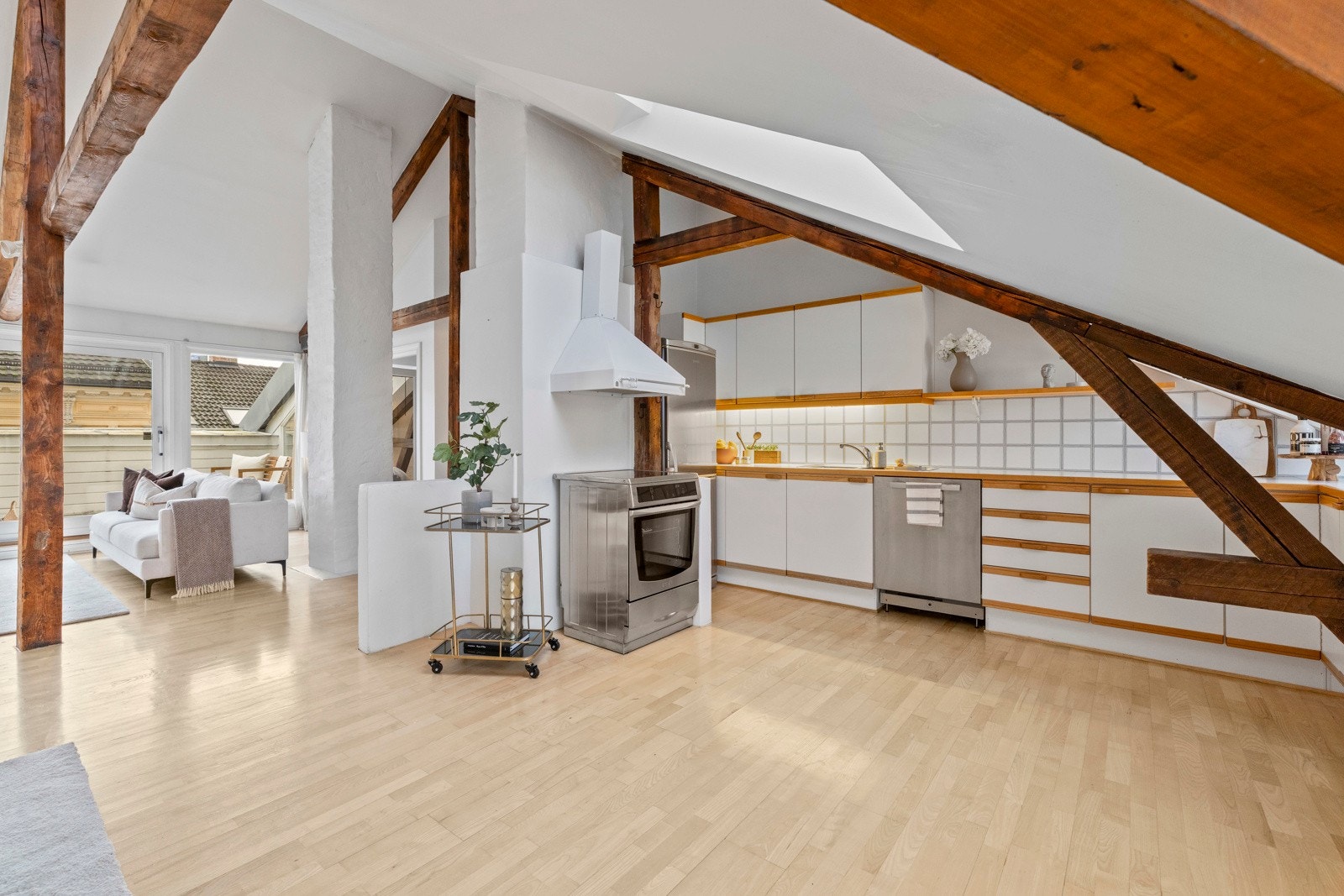 Det er ikke montert waterguard og vannsikring, noe som anbefales å montere. Galleribilde