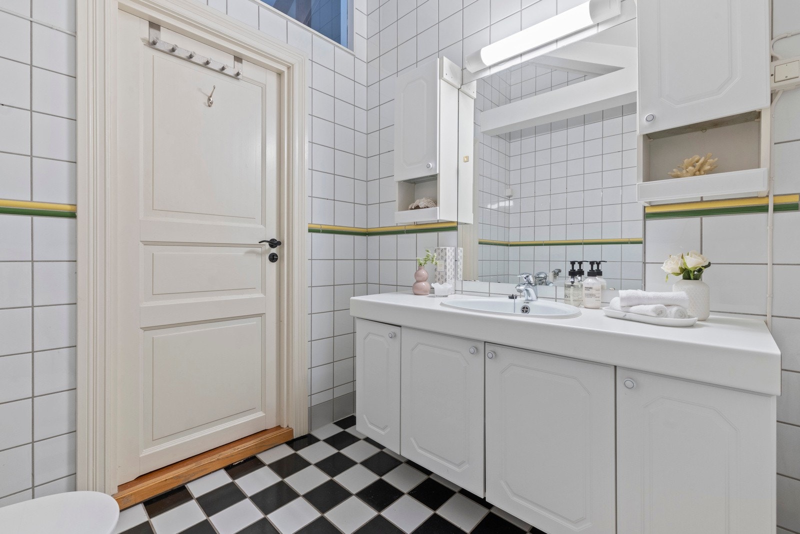 Badet har opplegg for vaskemaskin. Galleribilde