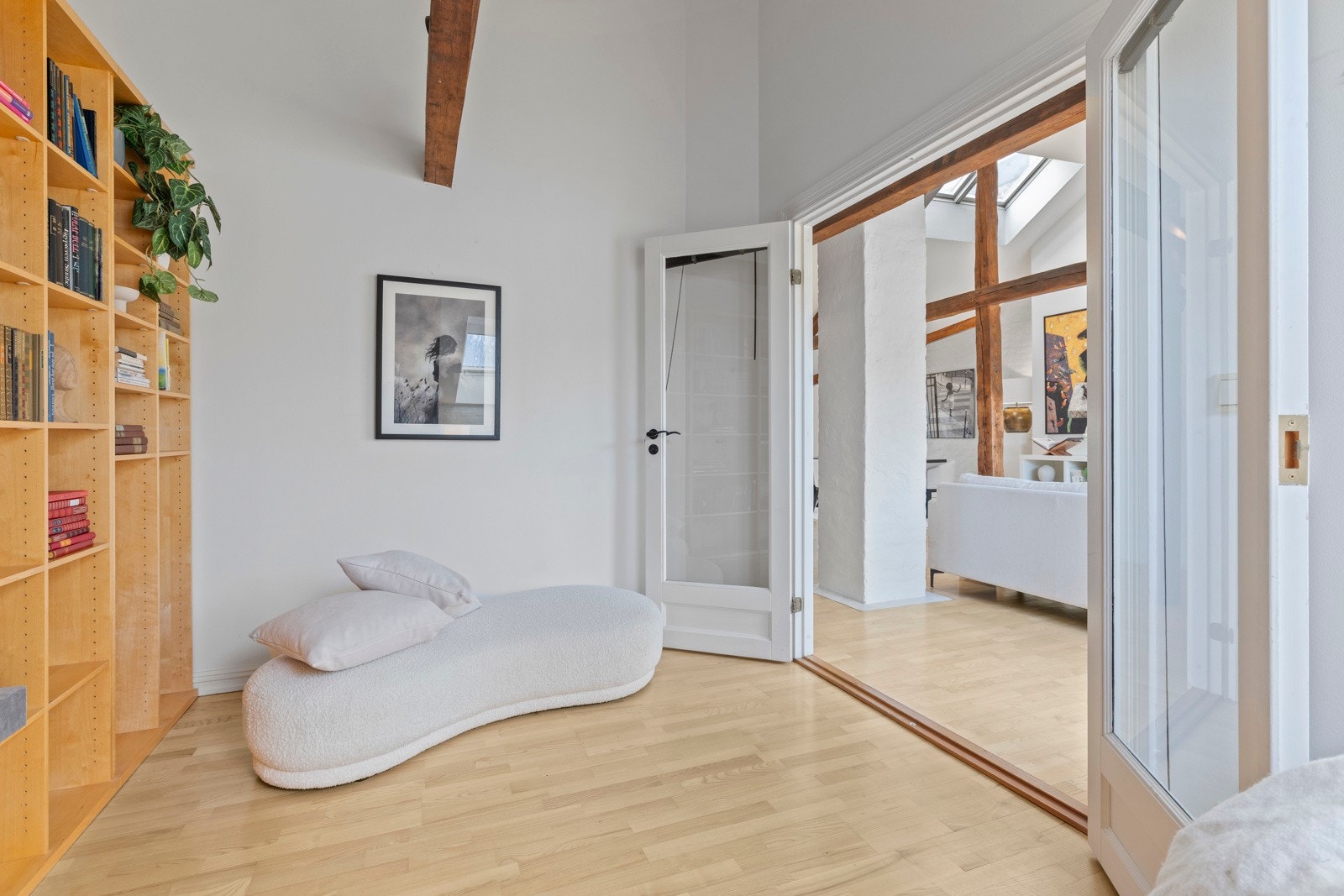 Rommet kan enkelt innredes etter egne preferanser, enten det er behov for et hjemmekontor, barnerom eller et komfortabelt gjesterom. Galleribilde