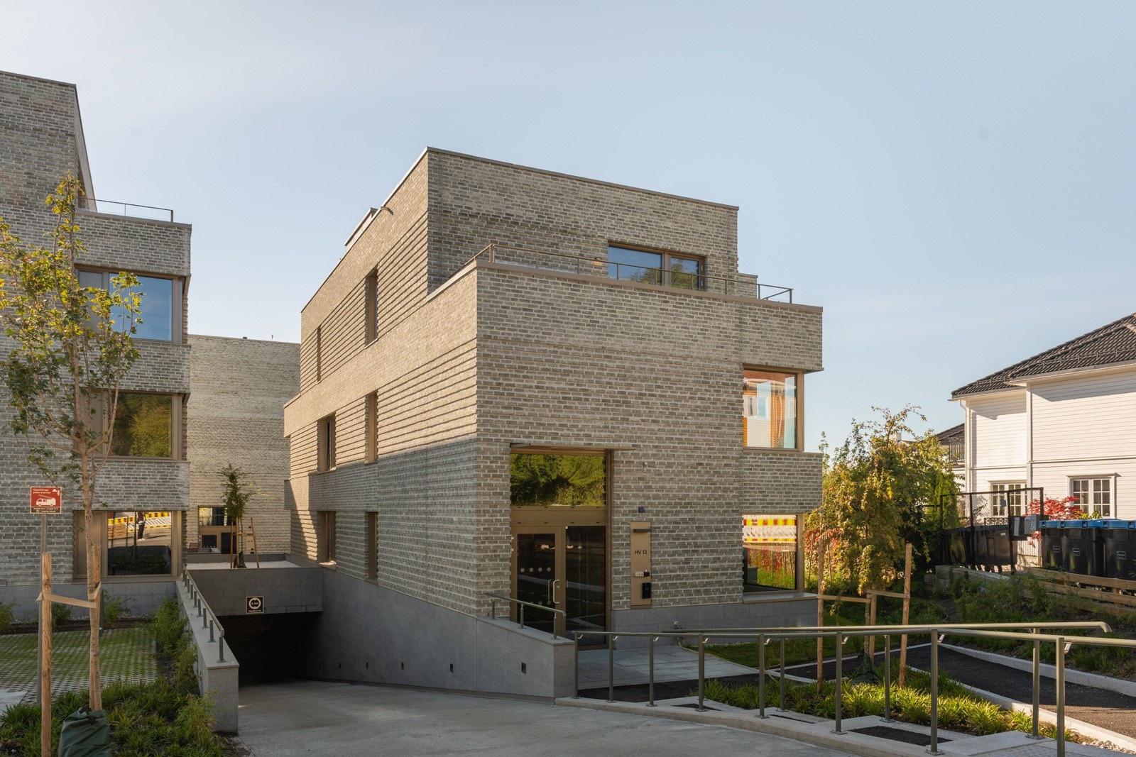 Nedkjøring til garasjekjeller fra Hyllveien Galleribilde