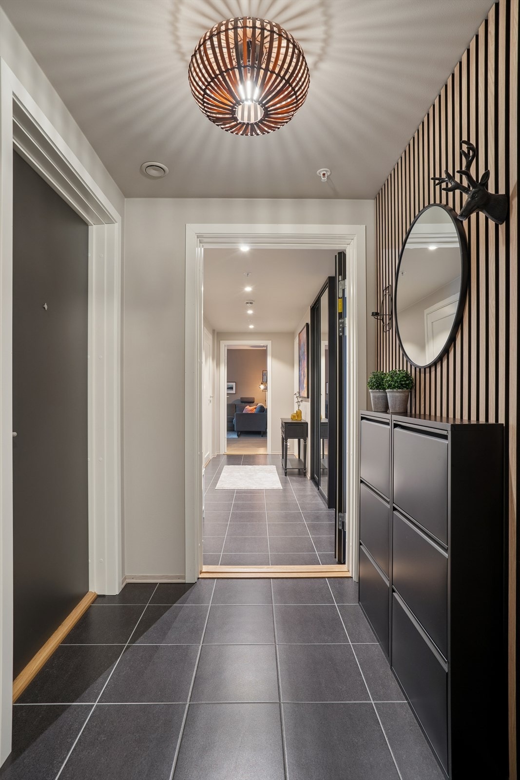 Felles entré mellom leiligheten og hybelen. Galleribilde