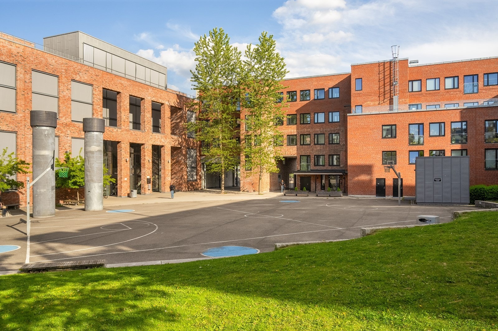 Frydenberg skole en kort spasertur unna. Galleribilde