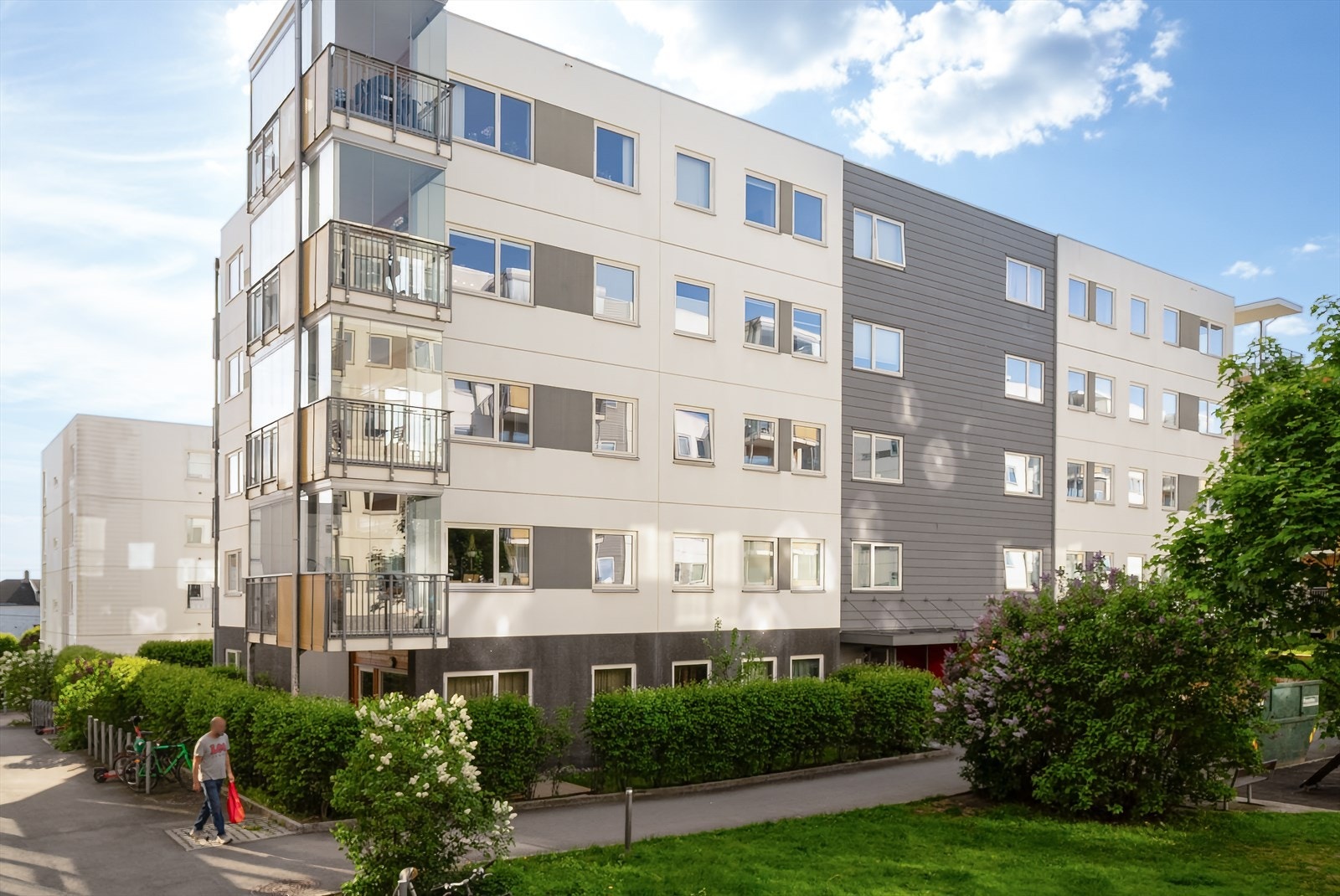 Boligen beliggende i byggets 3. etg. Borettslaget består av 25 andelsleiligheter. Galleribilde