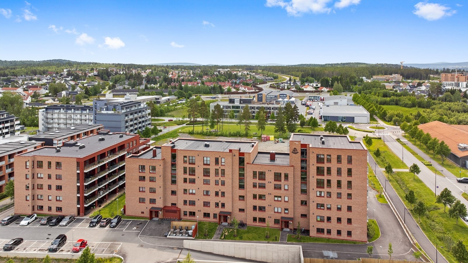 I denne leiligheten vil du kunne nyte å bo i nærheten av marka, samtidig som du har kort vei til sentrum med alt av fasiliteter. Galleribilde