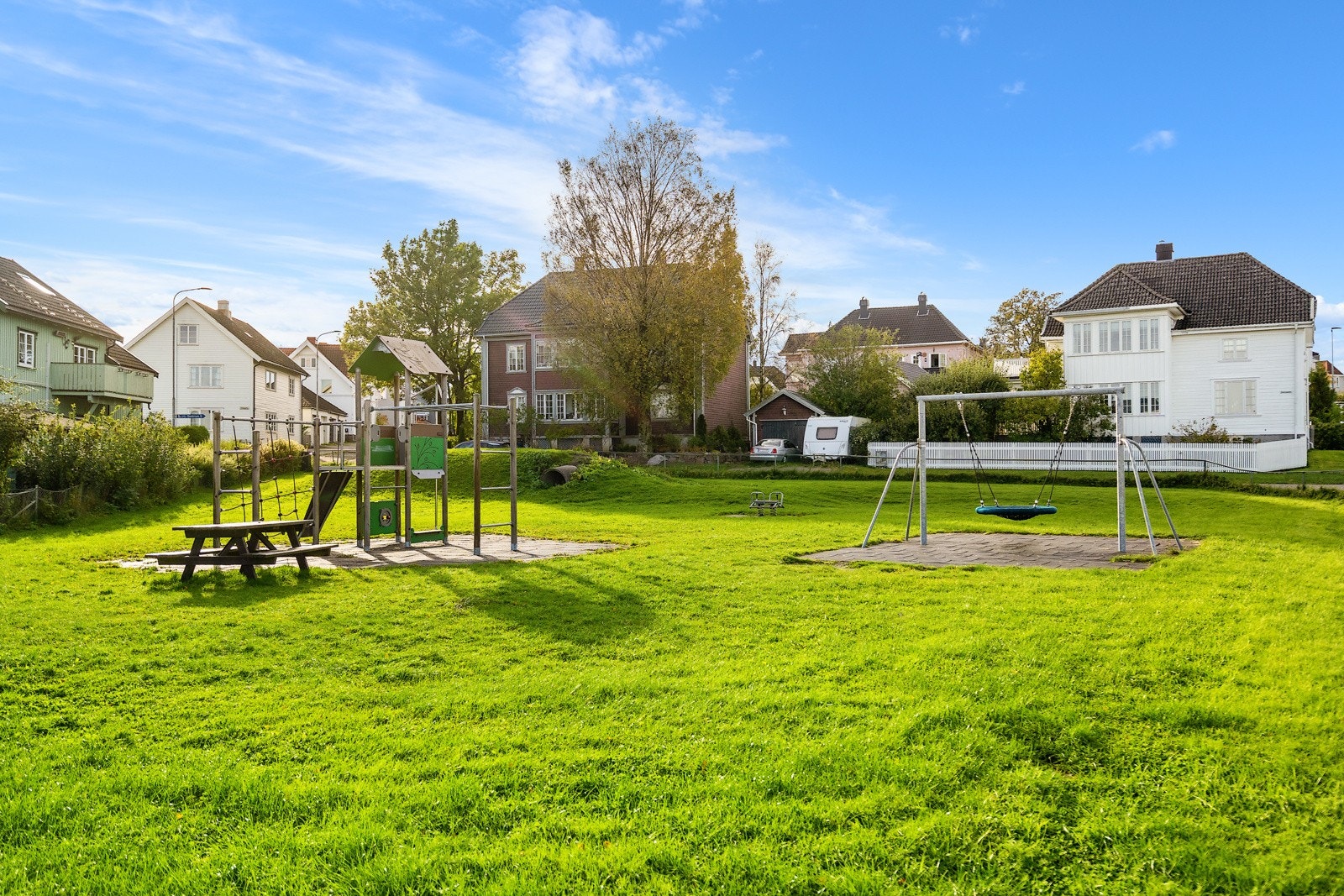 Nærområde med fleesområder for lek og moro Galleribilde