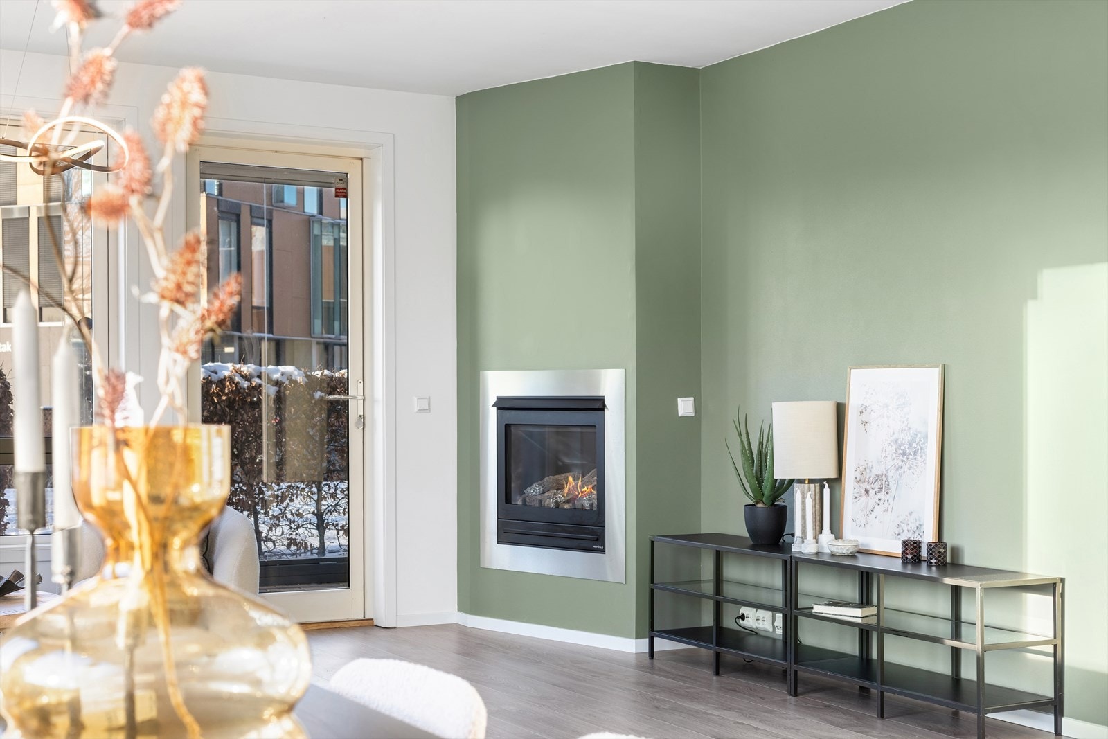 Oppvarming gjennom både gasspeis og vannbåren varme Galleribilde