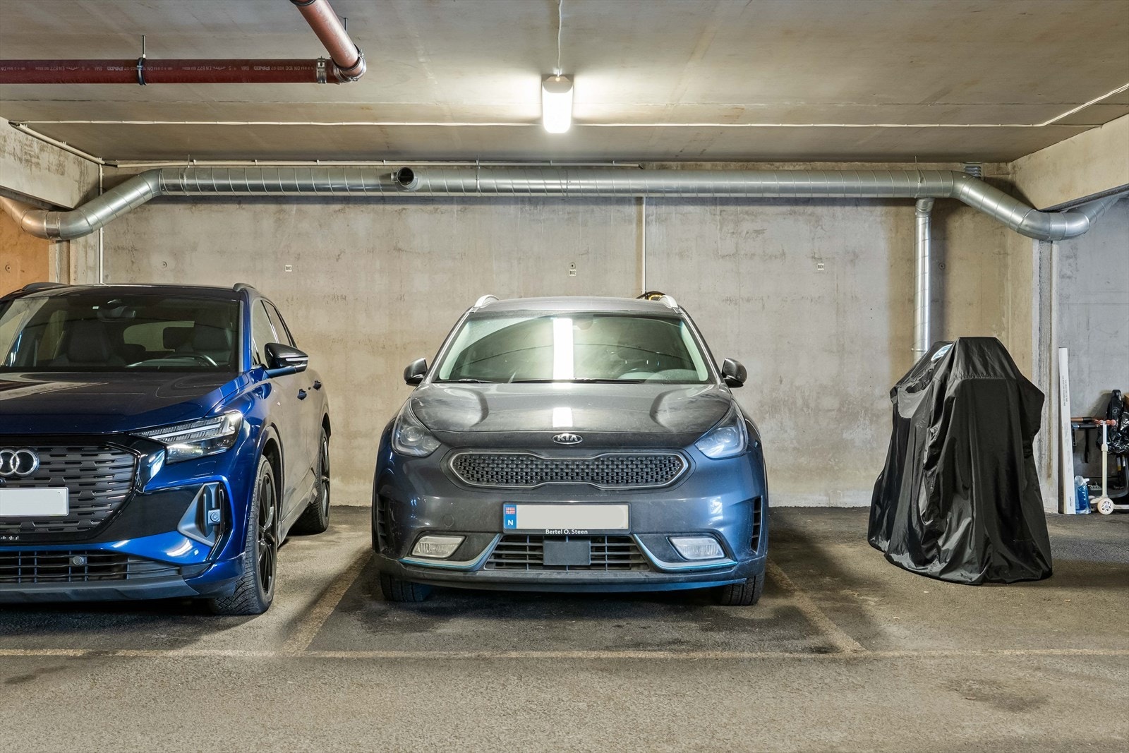 Egen garasjeplass i garasjekjeller med enkel og trappefri adkomst via heis. Galleribilde