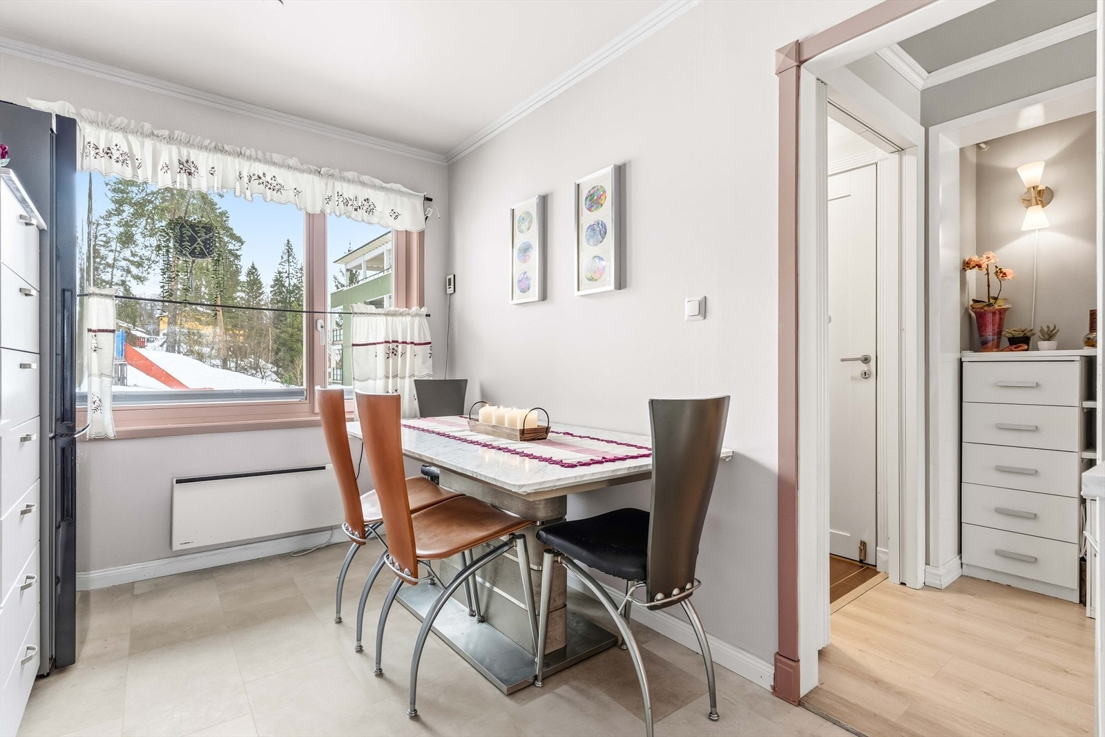 Spiseplass. Galleribilde