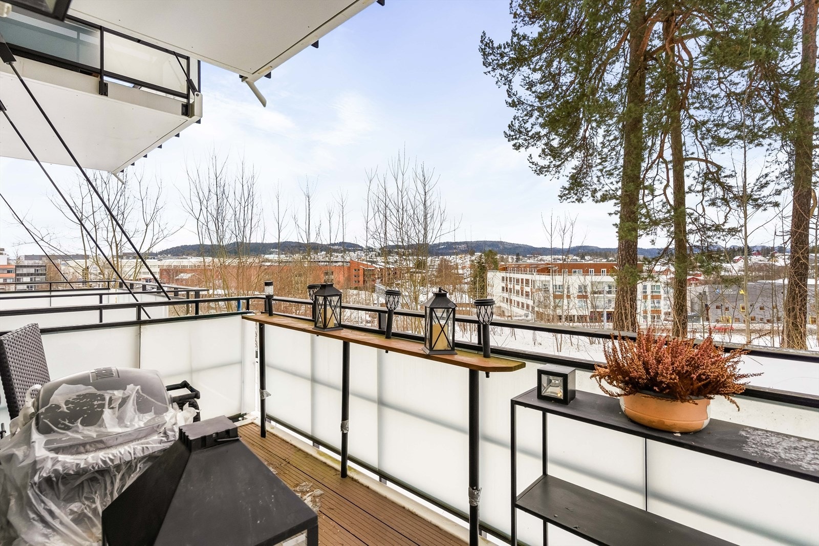 Gjennomgående 3-roms leilighet rett ved Strømmen togstasjon og Storsenter. Galleribilde