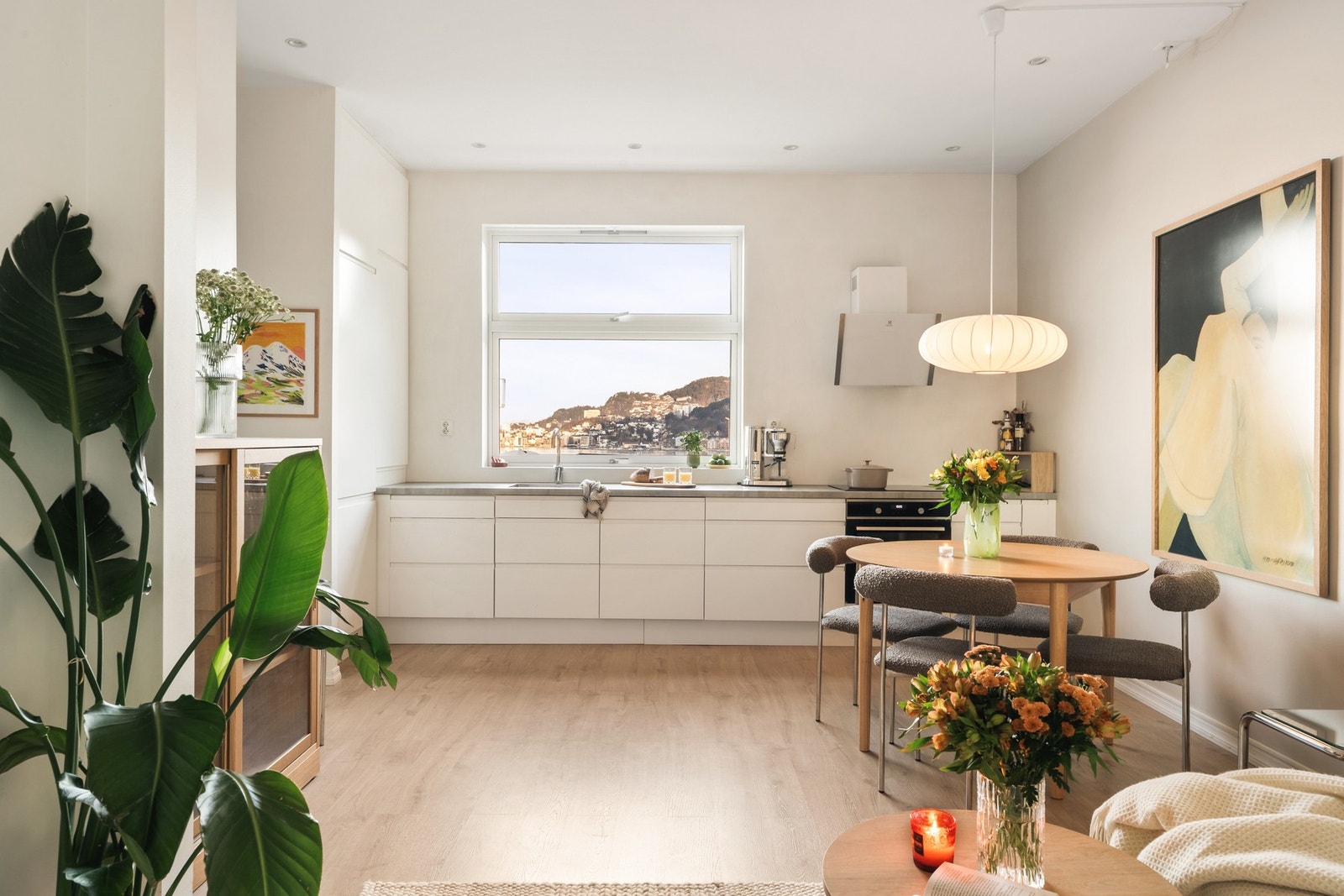 Mekleriet eiendomsmegling ved Eivind Kalve har gleden av å presentere Nye Sandviksveien 73D! Galleribilde