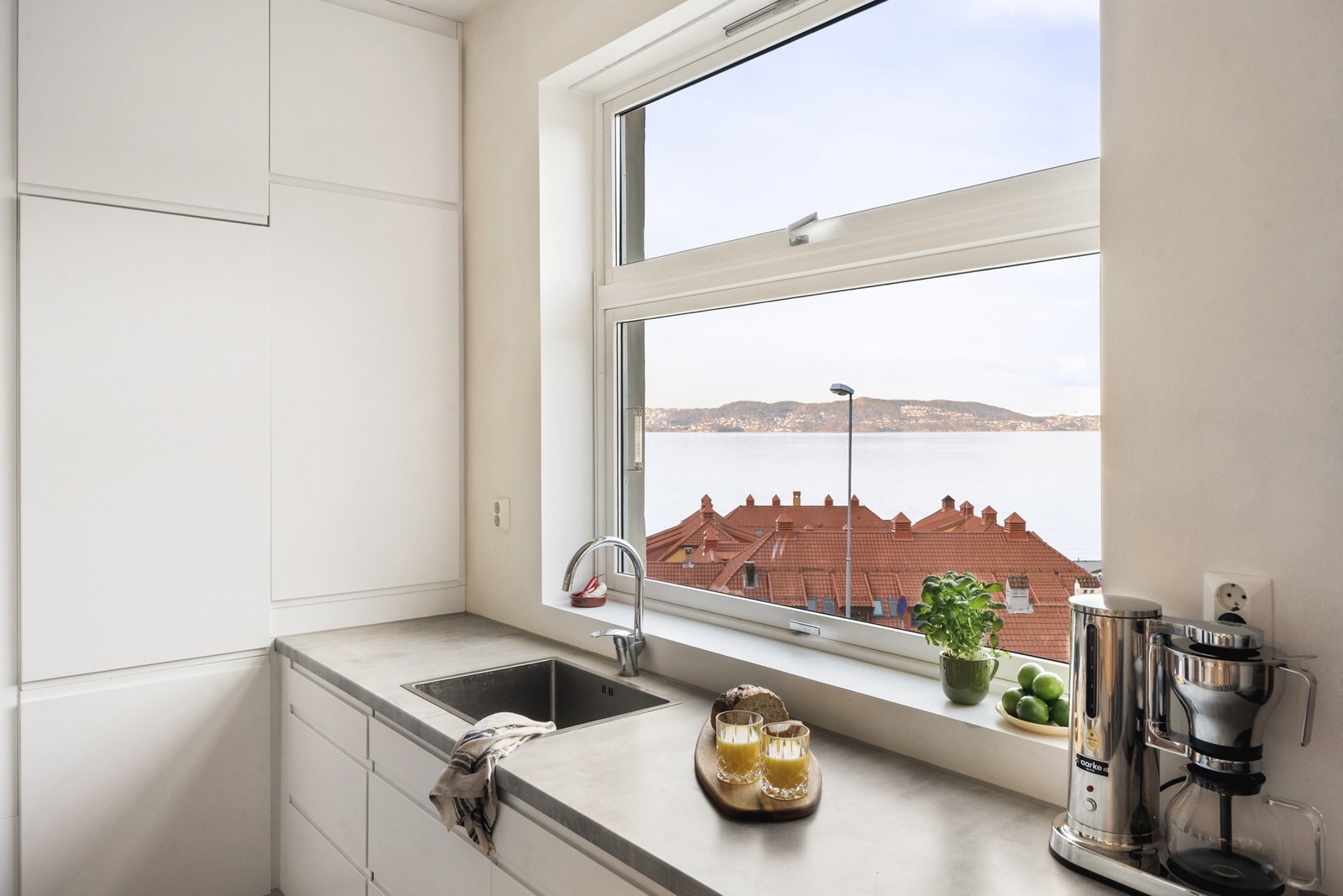 Dette er en moderne 3-roms leilighet som er pusset opp i 2020. Galleribilde