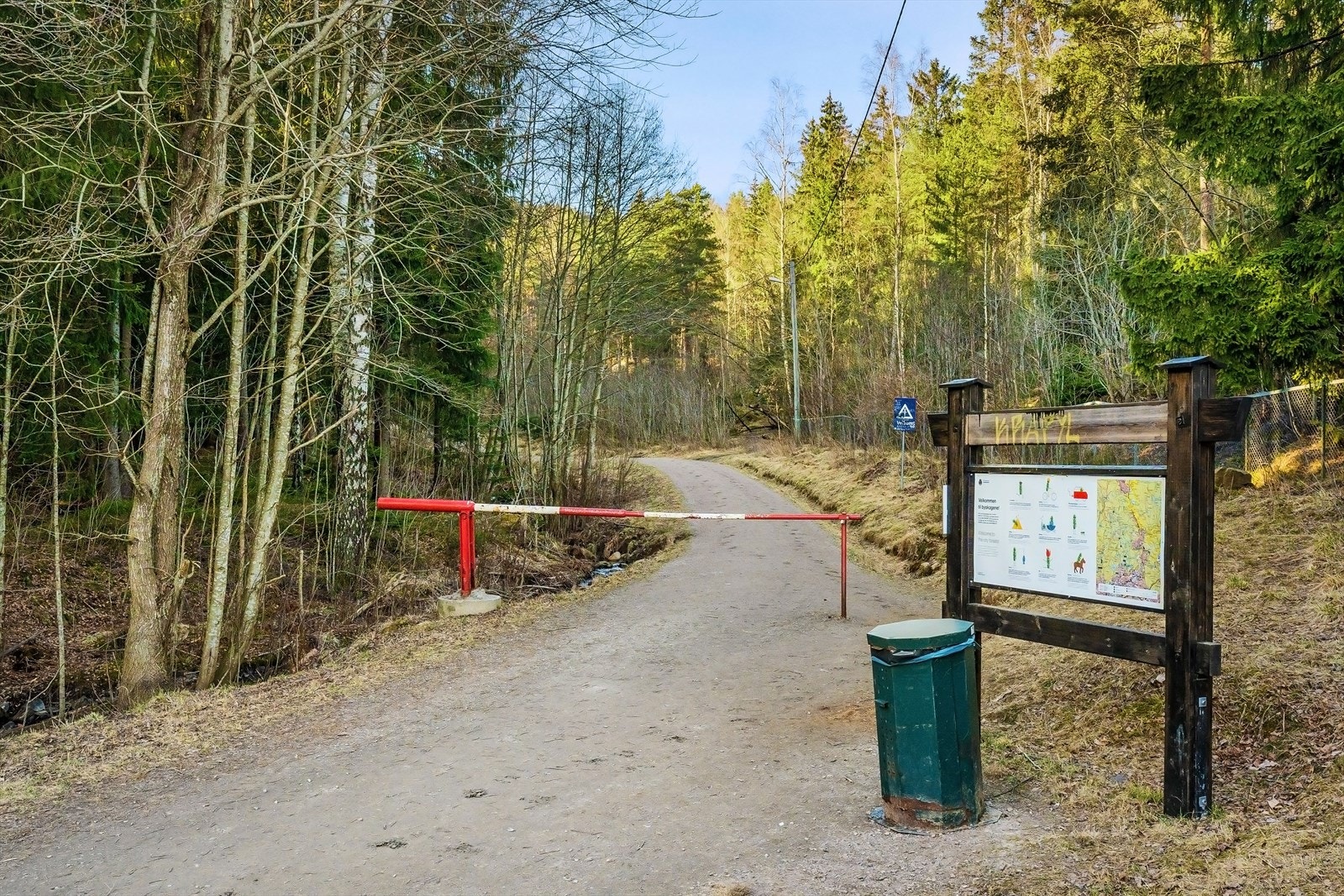 Rett bak sameiet finner du flere innganger til marka - med ulike turmål Galleribilde