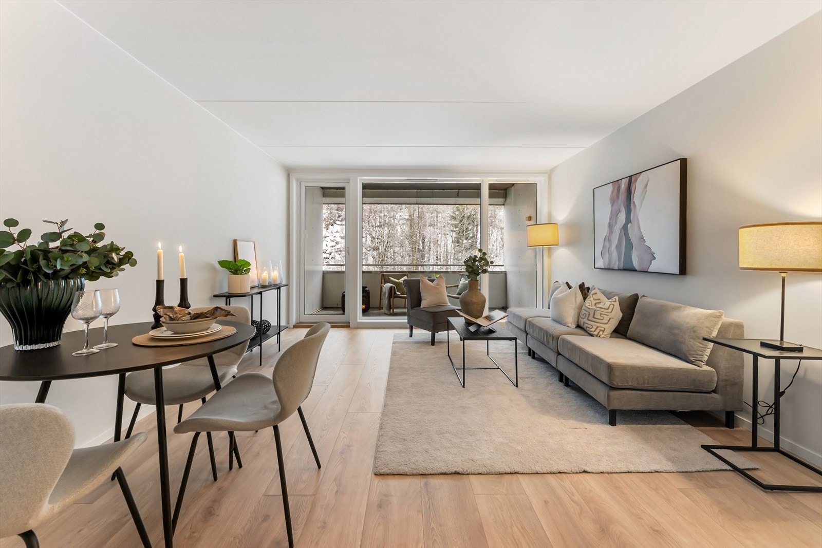 Rett vest, totalt usjenert og med vegetasjon og horisont mot vest Galleribilde