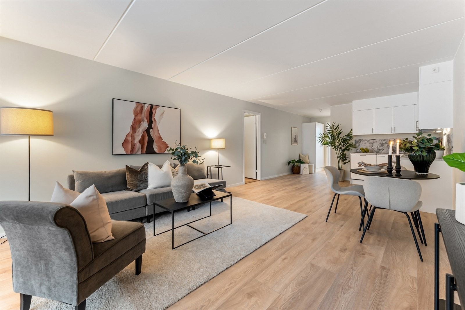 62 % av leilighetens areal er stue/kjøkken, hvilket gir god romfølelse og fleksibel møbleringsmulighet Galleribilde