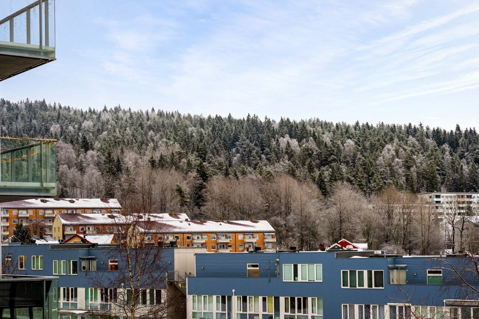 Nabolaget ligger i Markagrensen, her utsikten mot Årvollåsen/Lillomarka Galleribilde