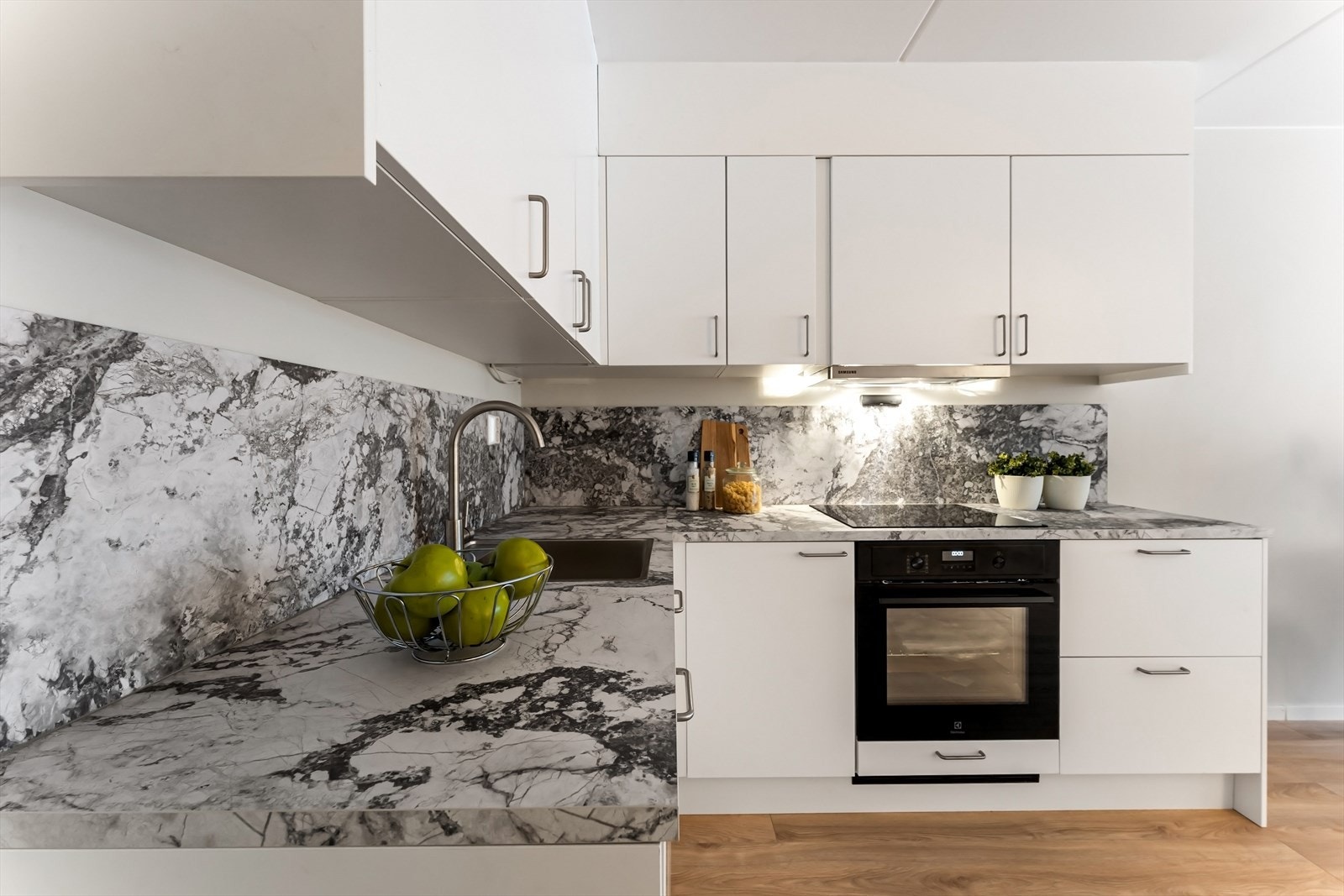 Nytt kjøkken, felles varmtvann, sentralt avtrekk Galleribilde