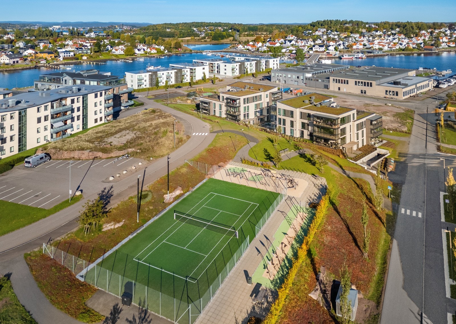 Flotte fellesarealer - Tennisbane Galleribilde