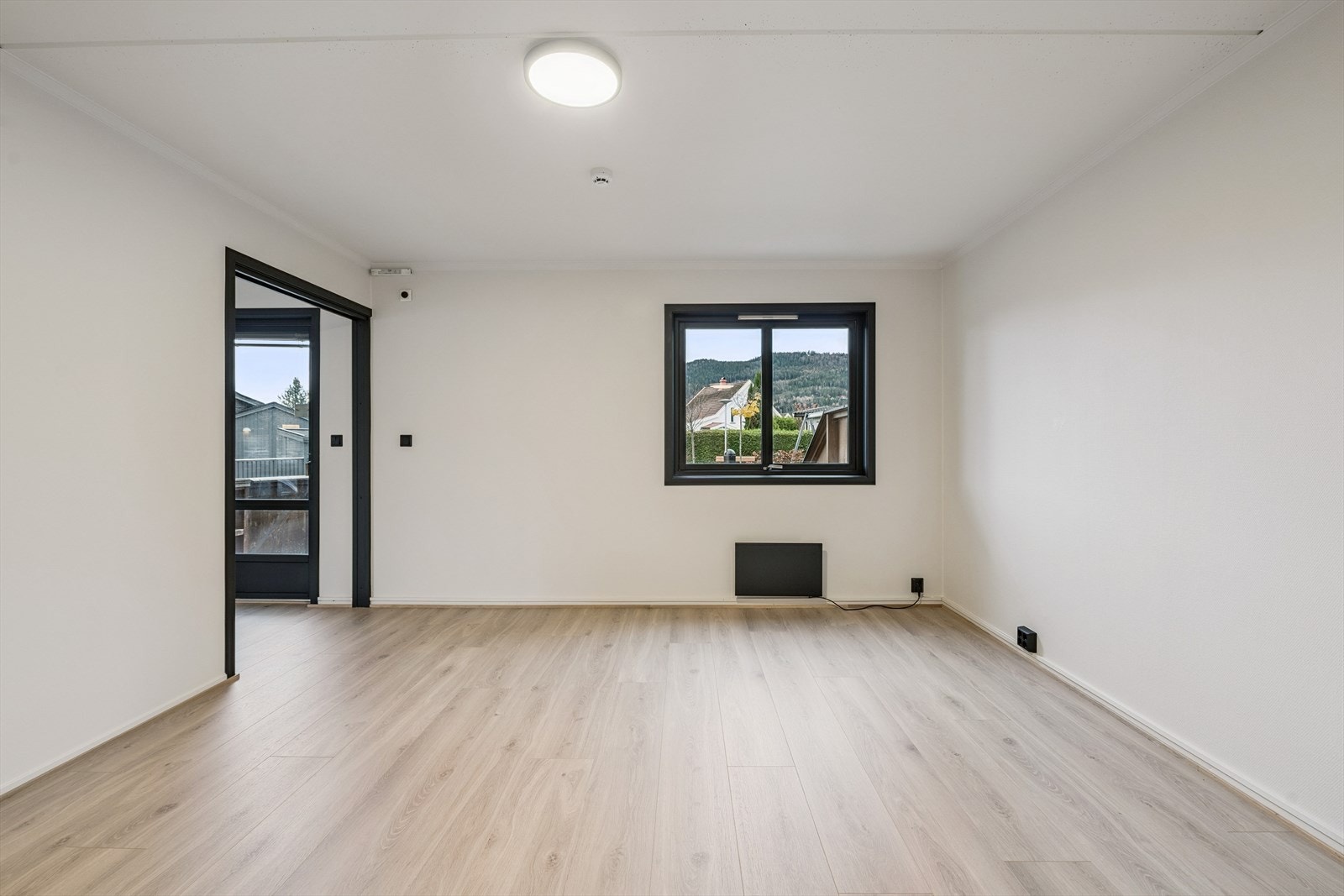 Stort og romslig soverom med tilknytning til stue og bad. Galleribilde