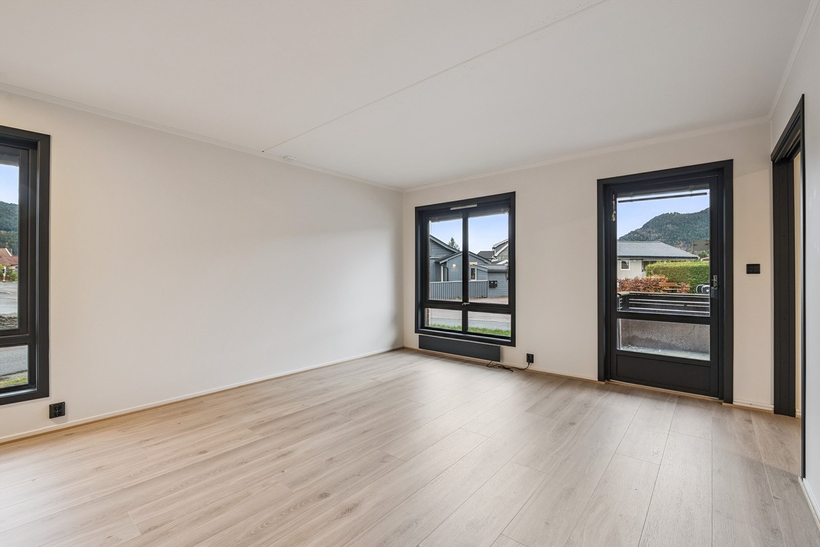 Utgang til balkong fra stue. Galleribilde