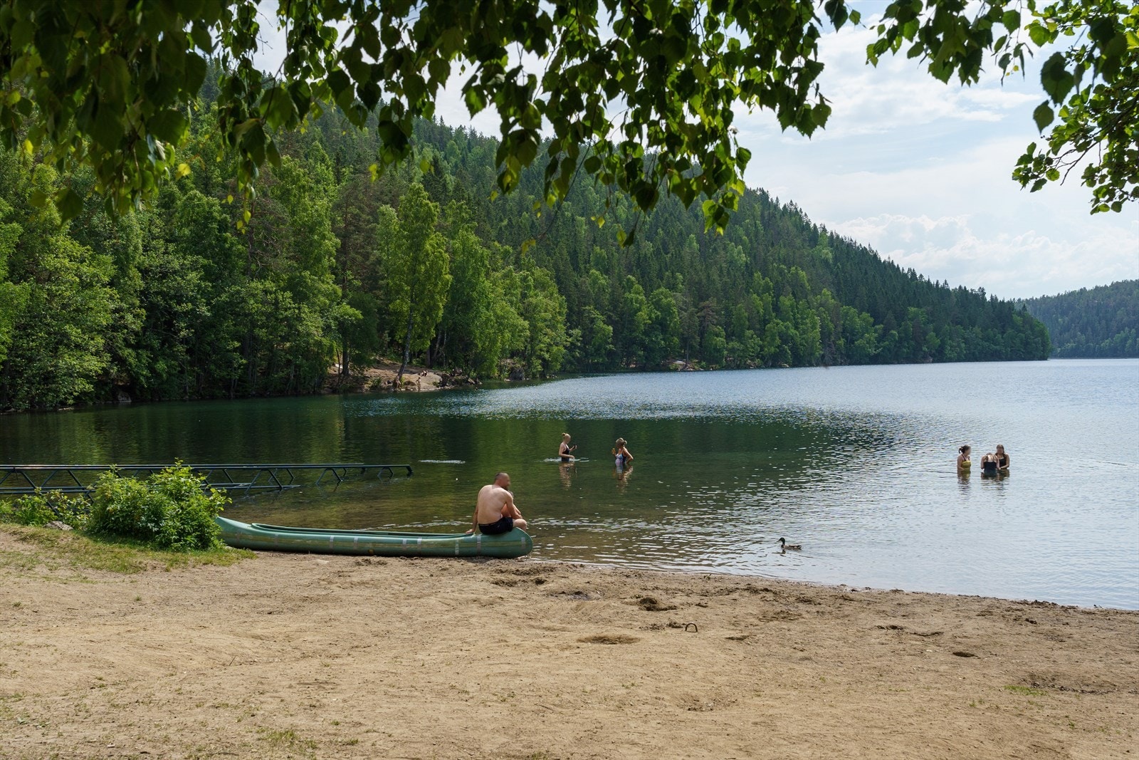Det er kort vei til idylliske Lutvann badeplass. Galleribilde