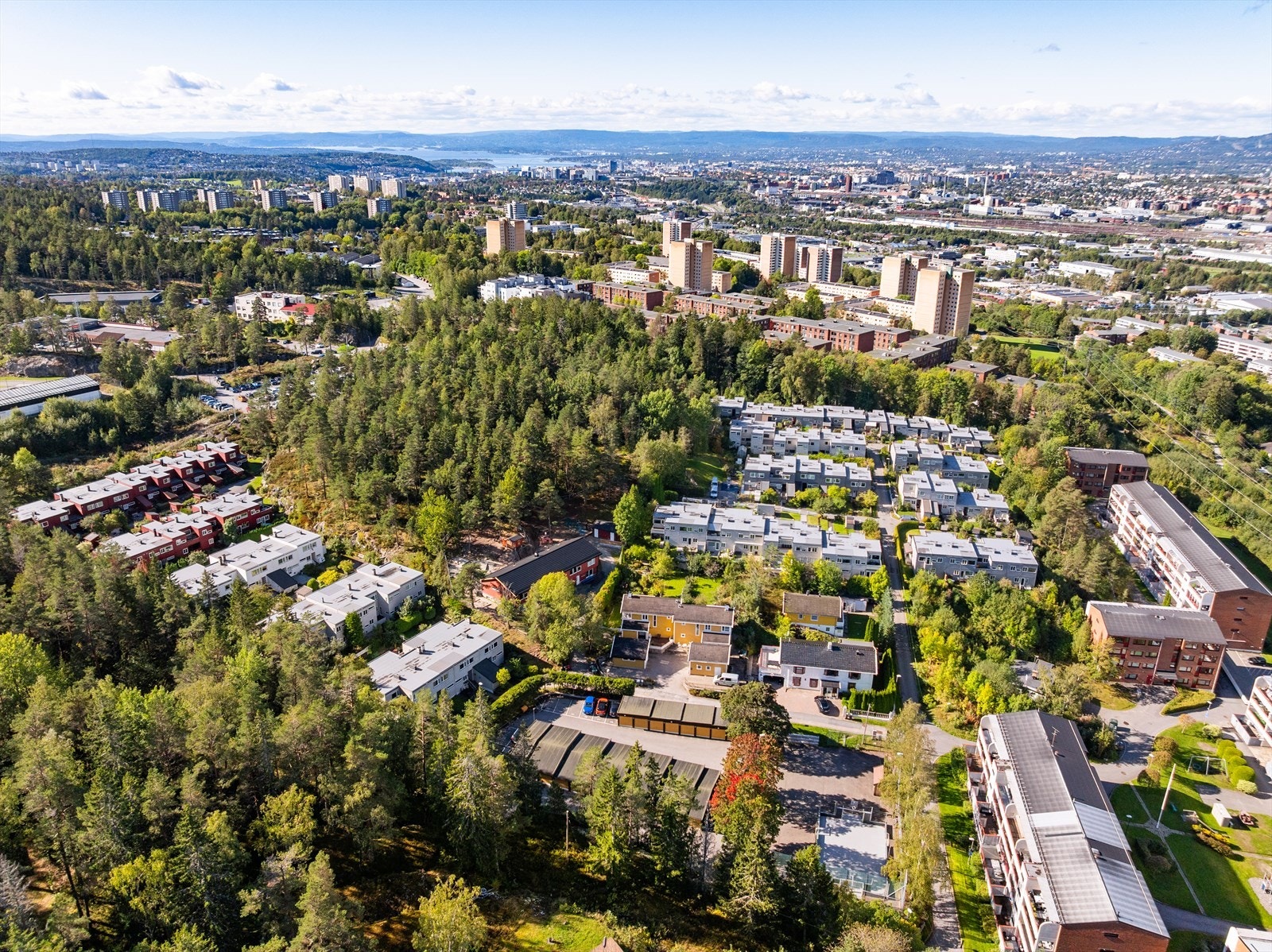 Hyggelig nabolag med god kombinasjon av barnefamilier og etablerte. Galleribilde