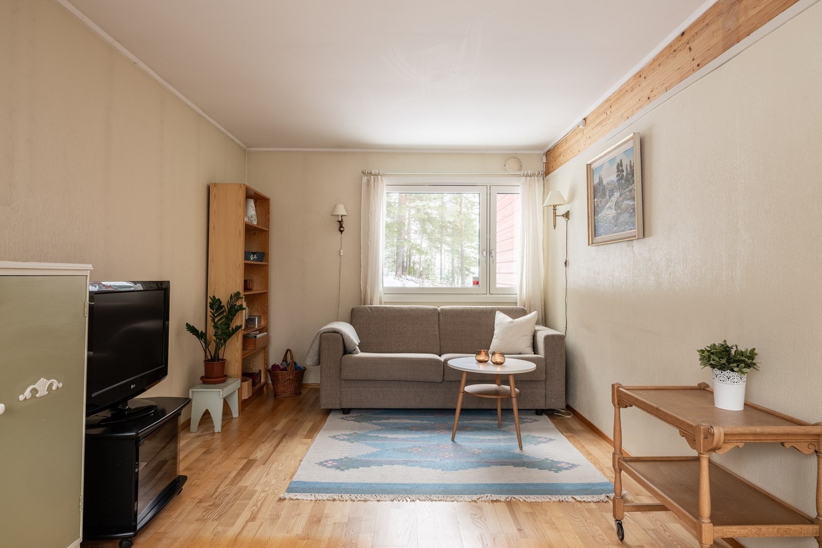 Det at boligen går over flere etasjer gir rom for alenetid og hvile, så vel som større samlinger. Galleribilde