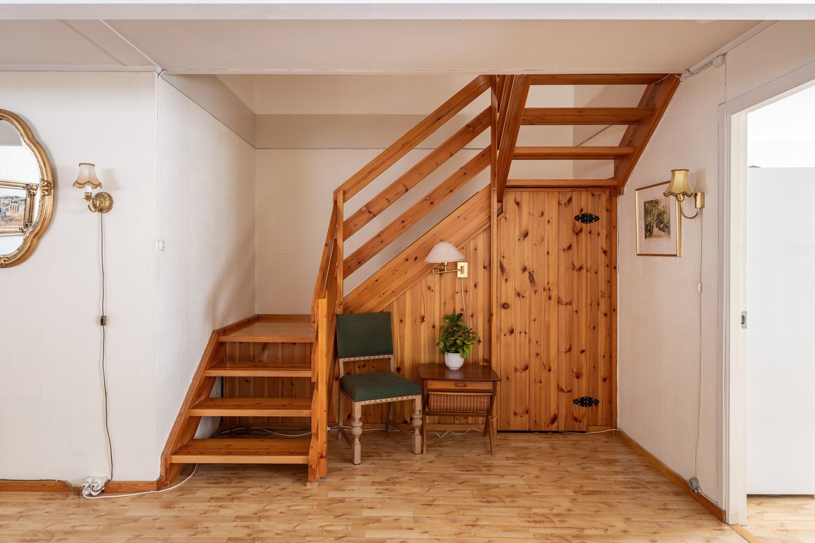 Trappeløp opp til 2. etasje. Galleribilde