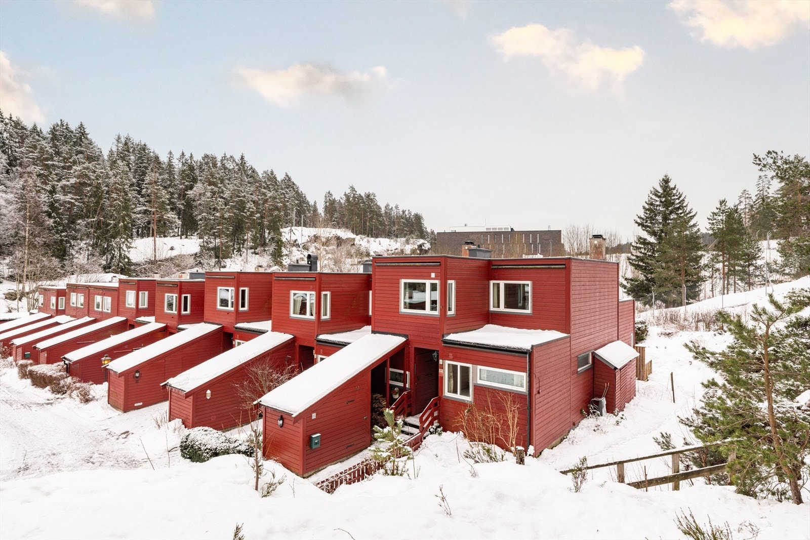 Det medfølger egen garasje med boligen. Galleribilde