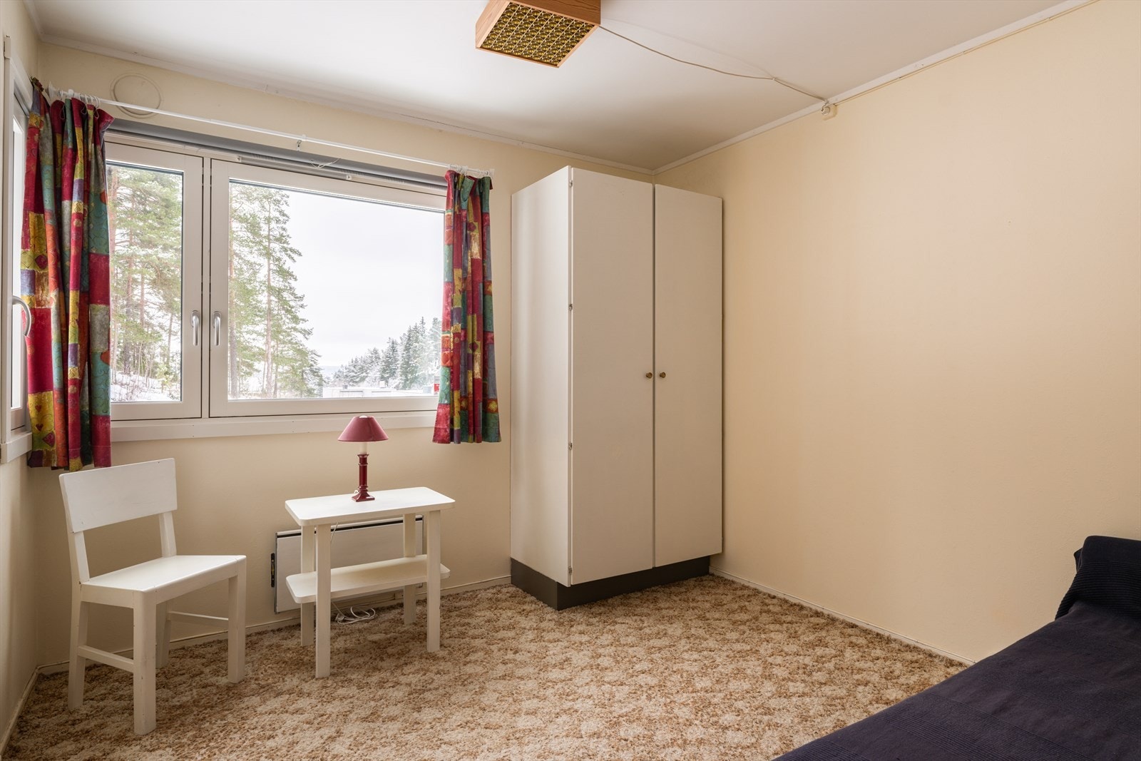 Soverom av god størrelse og mye naturlig lys. Galleribilde