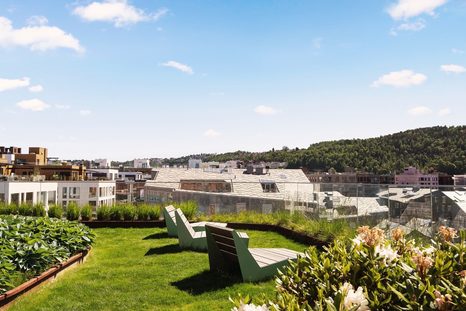 Fellestakterrassen er en av de fineste på Bjørvika. Med nydelig utsikt, fine soneinndelinger og gode solforhold. Galleribilde