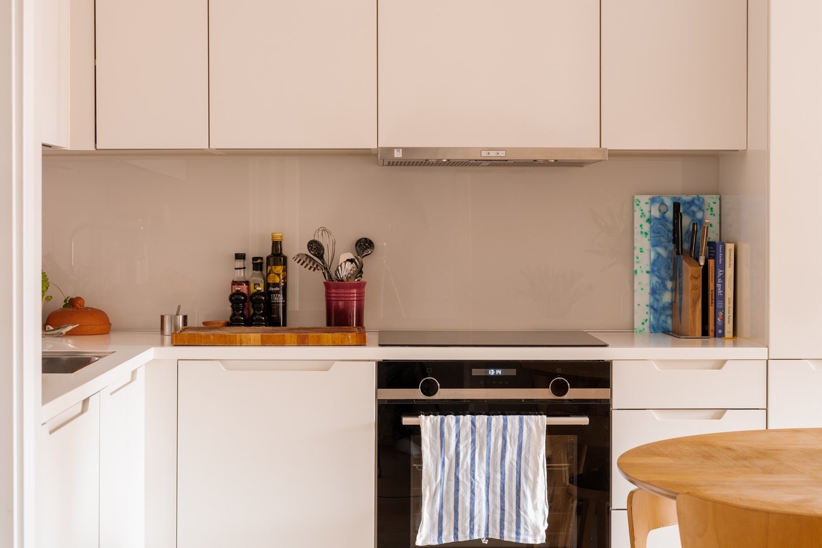 God skap og benkeplass. Galleribilde