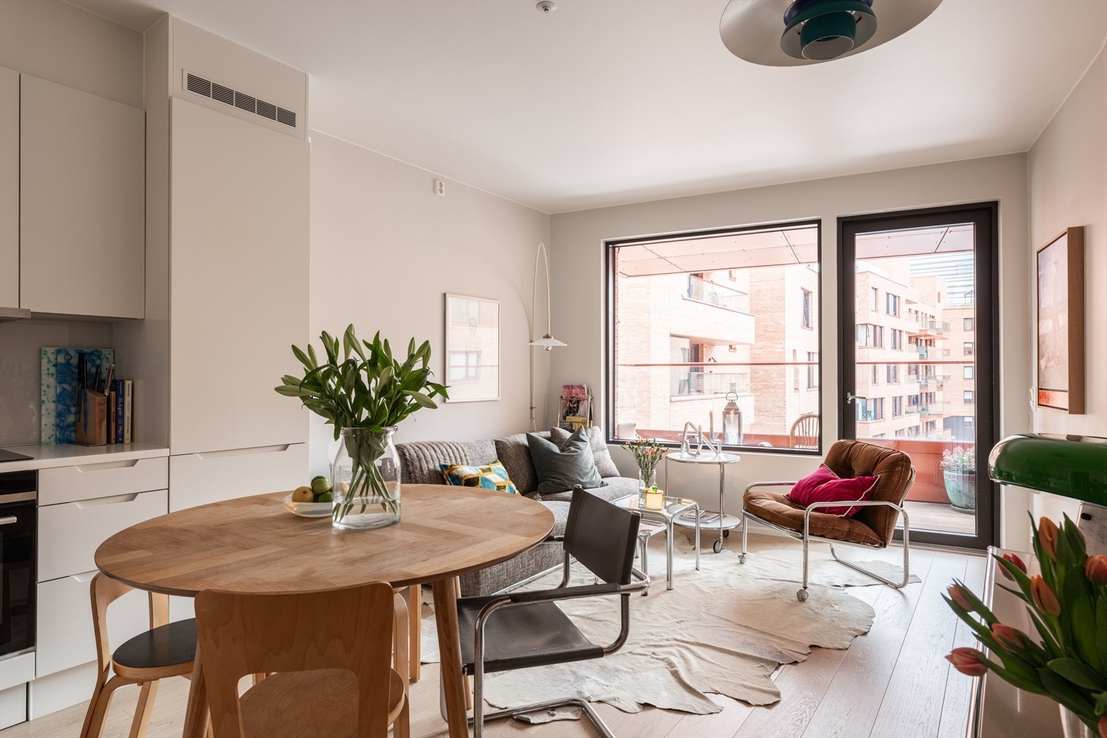 Velkommen til Operagata 27! Presentert av Caroline Ephraim ved Nordvik. (Foto: Joakim Karlsen) Galleribilde