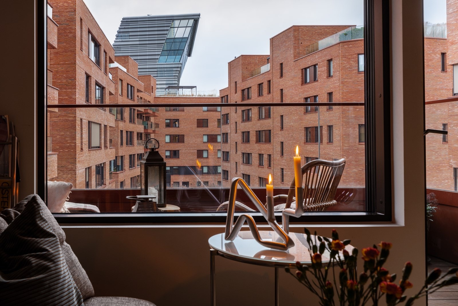 Leiligheten har en fantastisk intern beliggenhet, skjermet for støy men med flott utsyn. Galleribilde