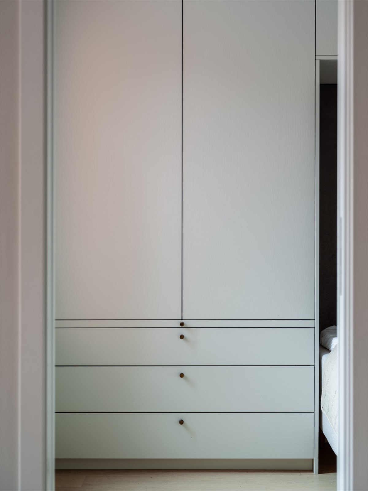 Plassbygget garderobeskap fra Hamran. Galleribilde