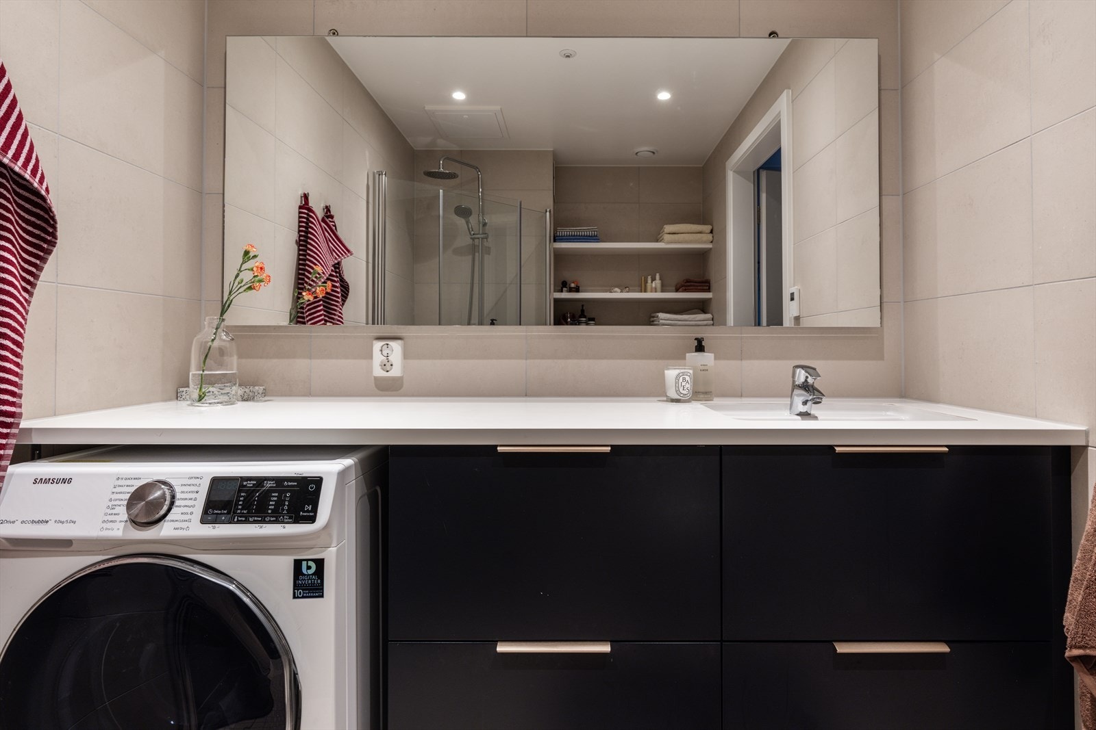 Et moderne bad med balansert ventilasjon. Galleribilde