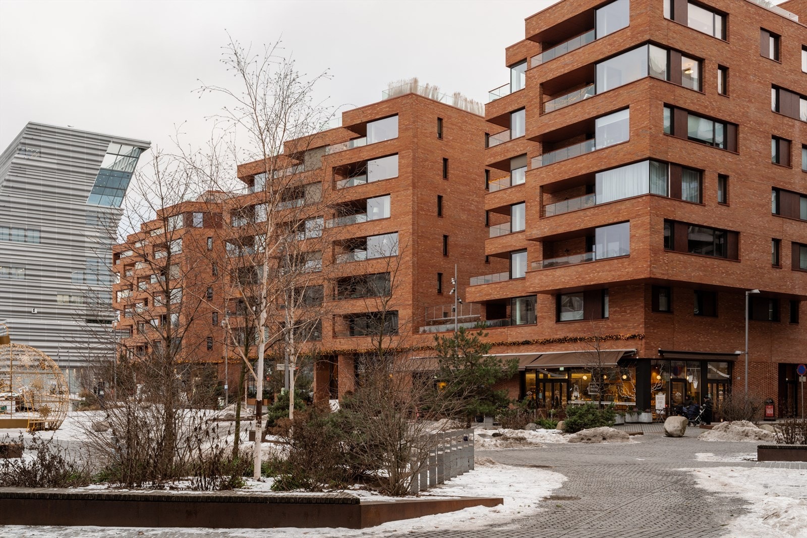 Her har du flere spisesteder og cafeer rett utenfor døra. Galleribilde