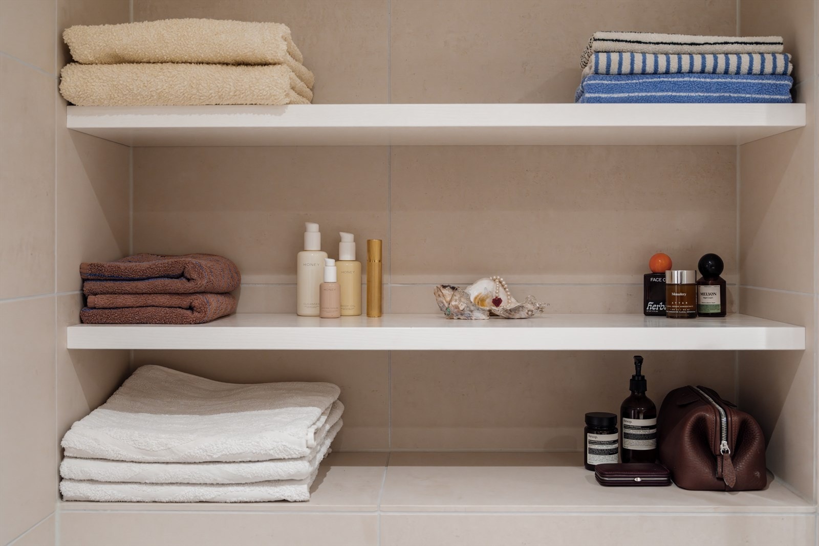 Praktisk hylleløsning på badet. Galleribilde