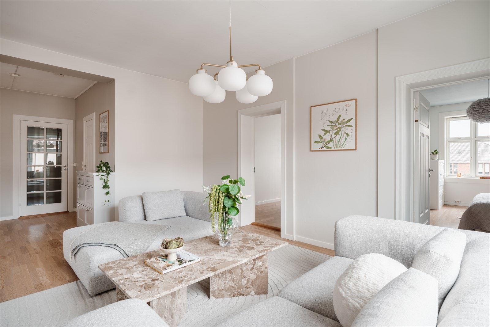 Leiligheten er en hjørneleilighet som gir flere vindusflater og bedre lysinnslipp Galleribilde