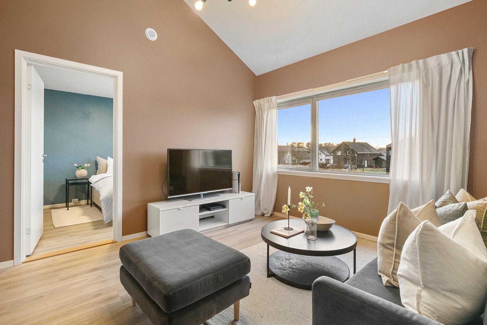 Loftstuen er et ekstra oppholdsrom som gir boligen et verdifullt tillegg av areal og funksjonalitet. Galleribilde