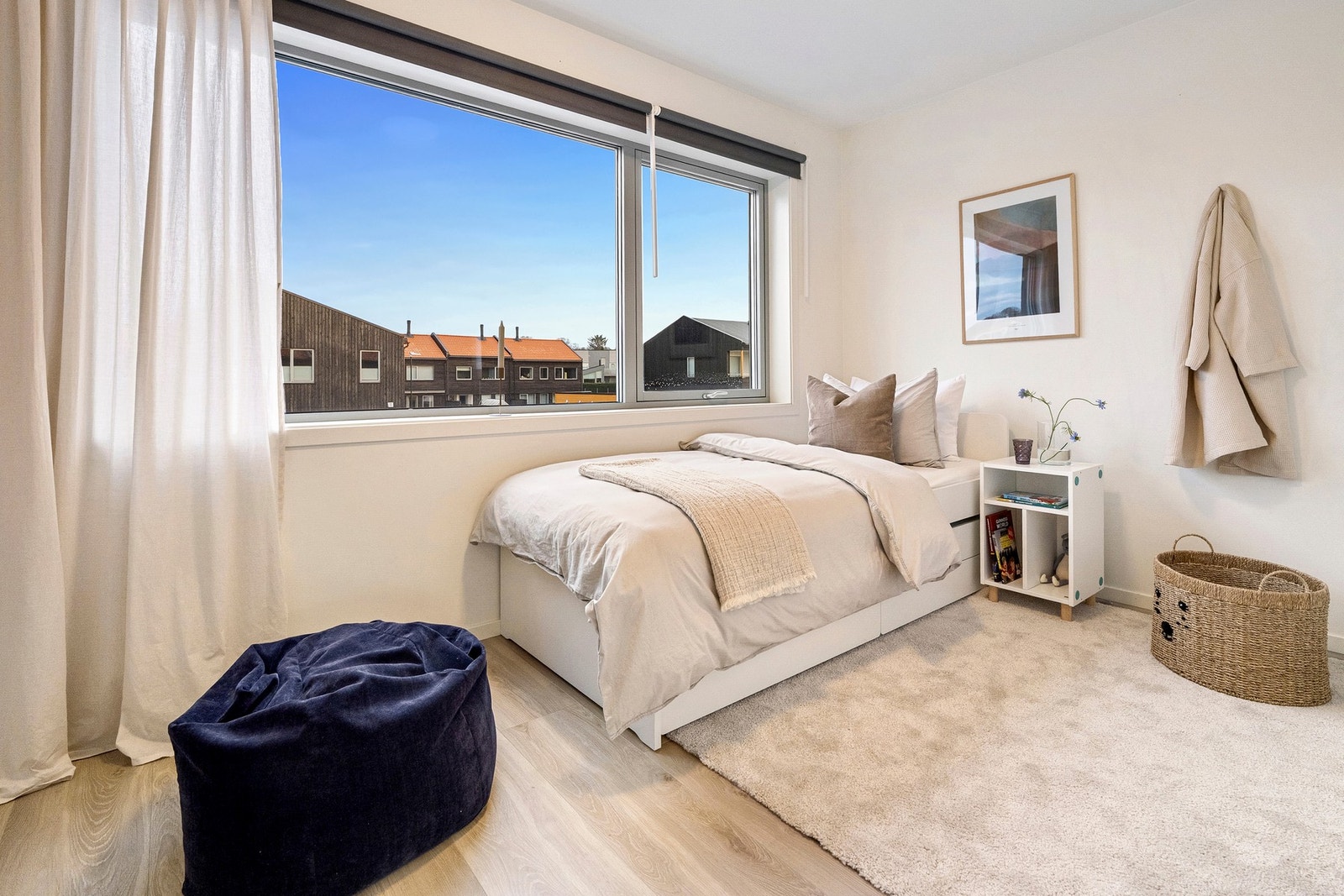 De øvrige soverommene egner seg godt som barnerom, gjesterom eller kontor, og gir stor fleksibilitet i bruken av boligen. Galleribilde