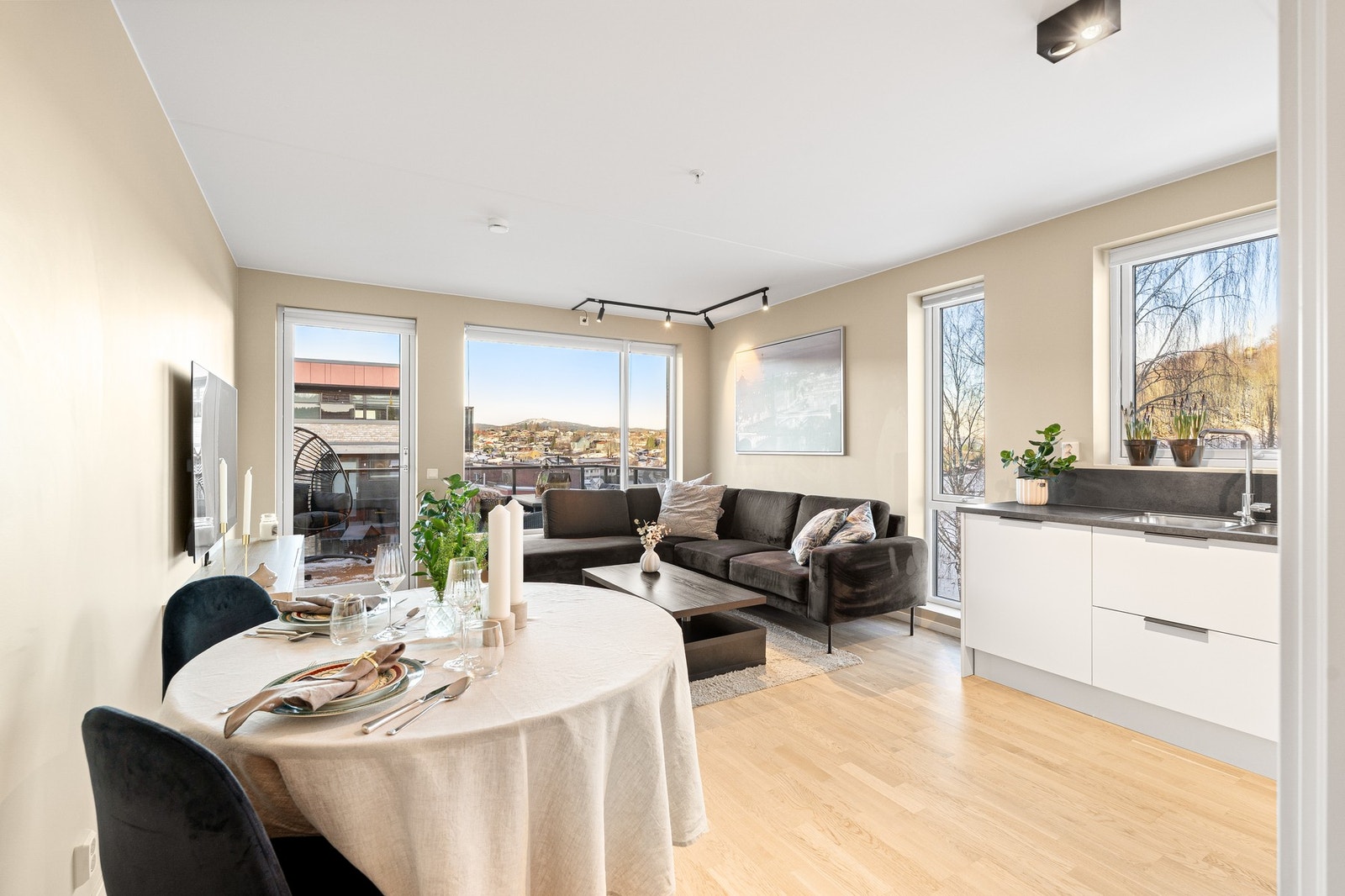 I stuen er det plass til ønsket sofagruppe og spisegruppe. Galleribilde